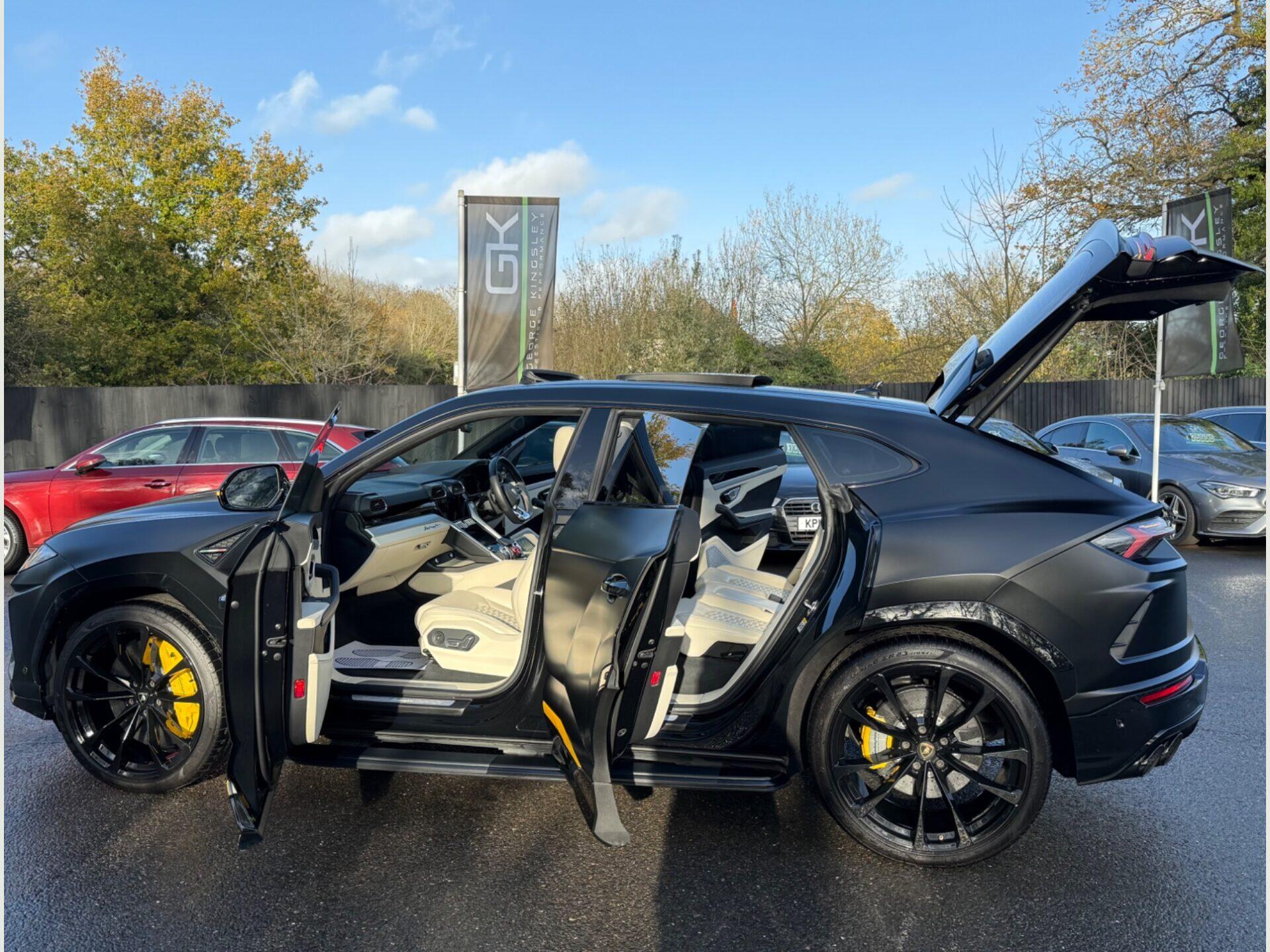Lamborghini Urus view 18