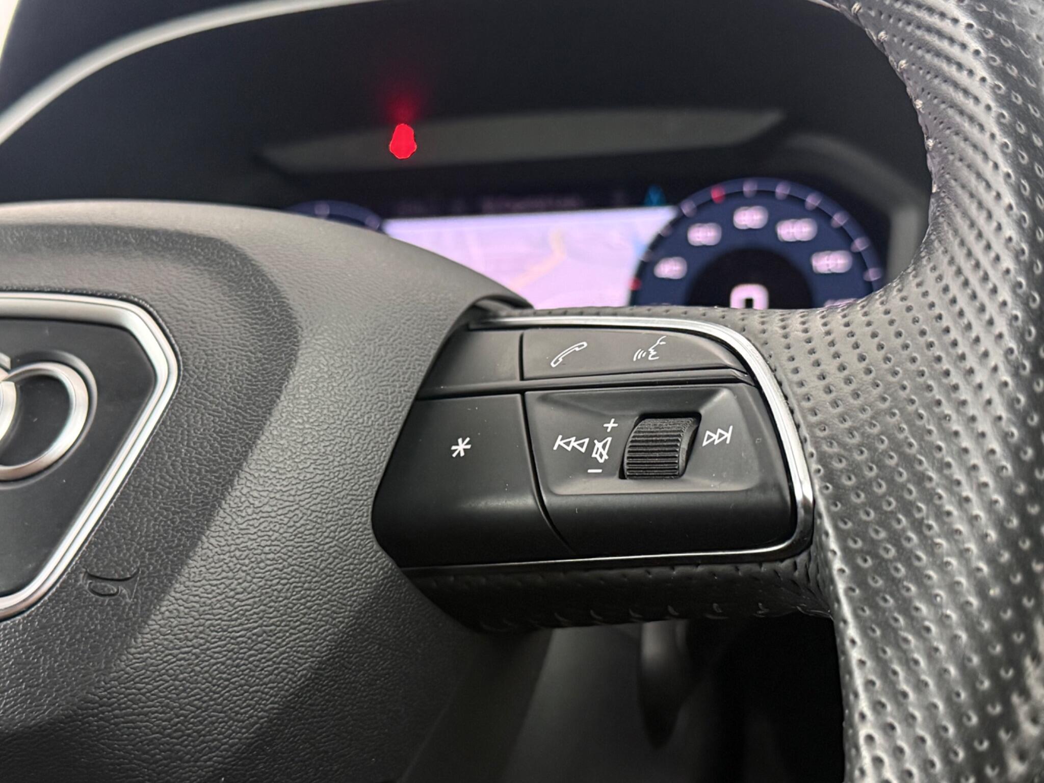 Audi Q3 view 17