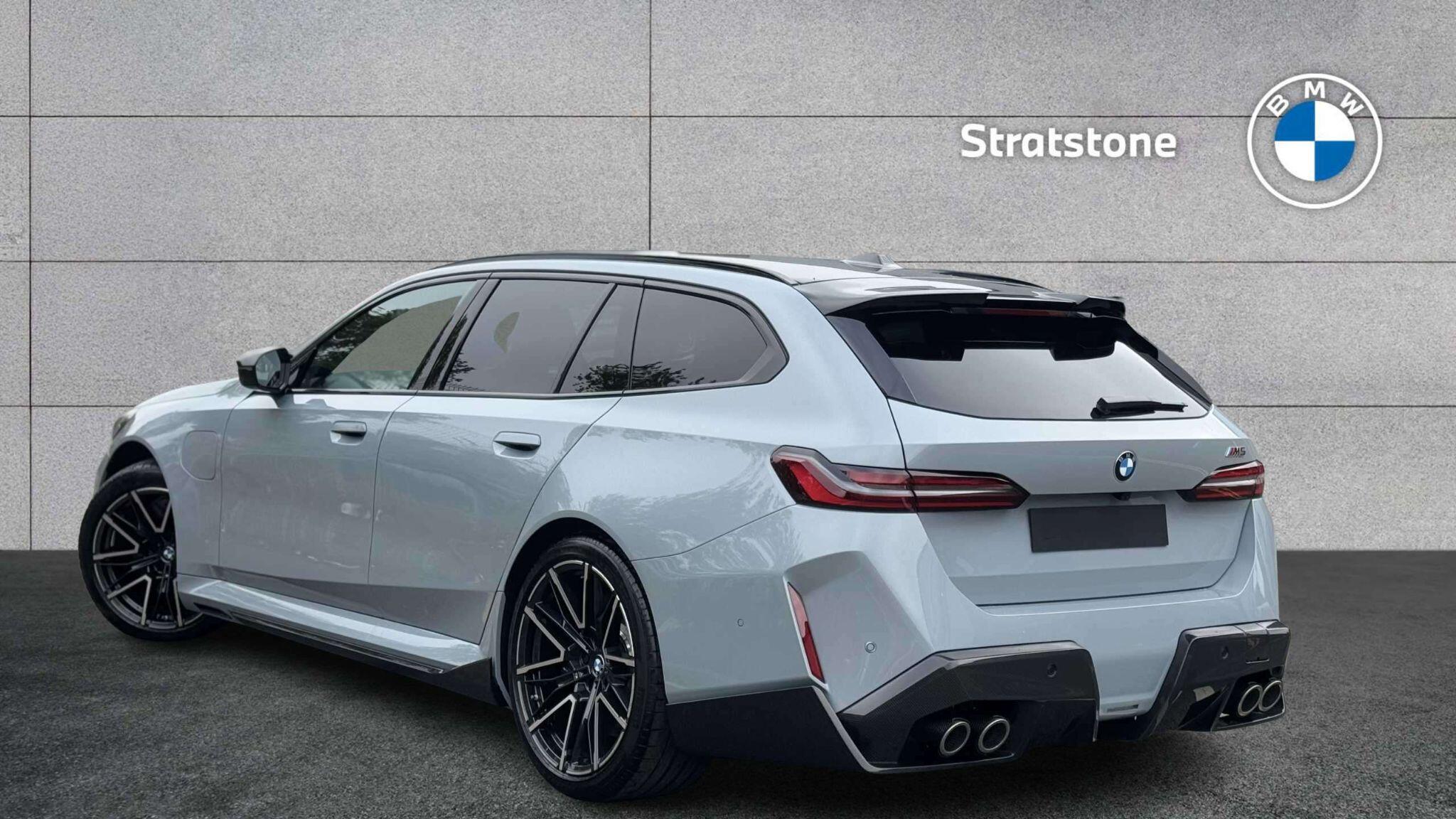 BMW M5 view 2