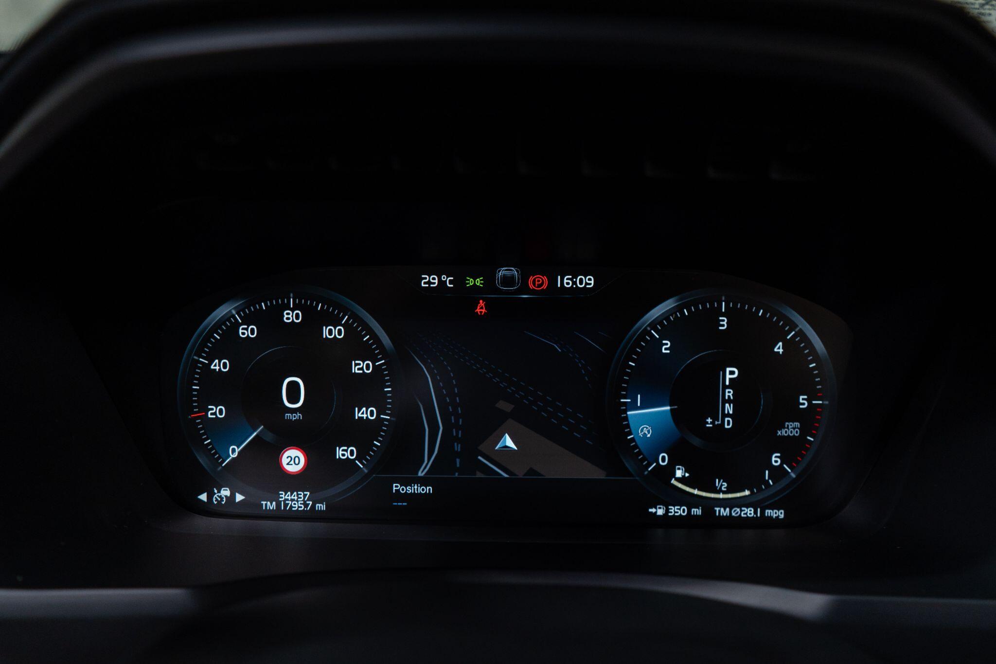 Volvo XC90 view 32