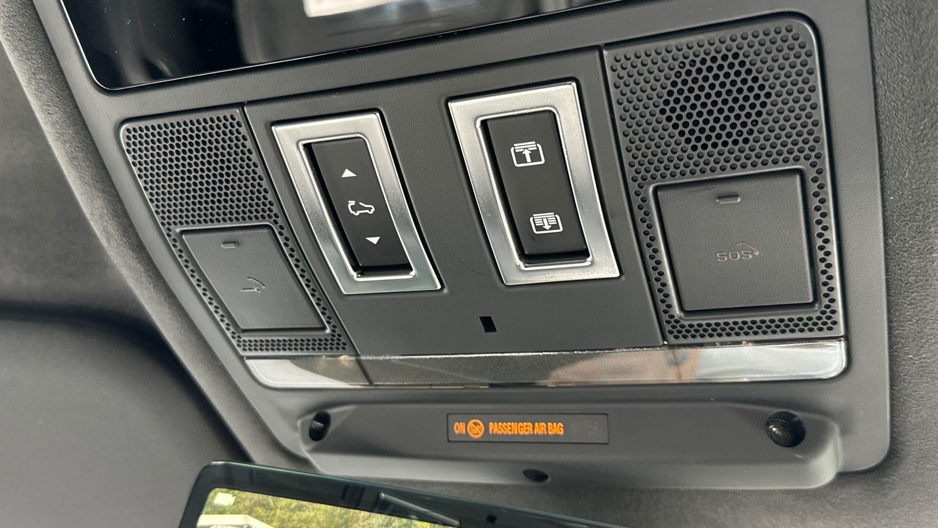 Land Rover Defender view 10