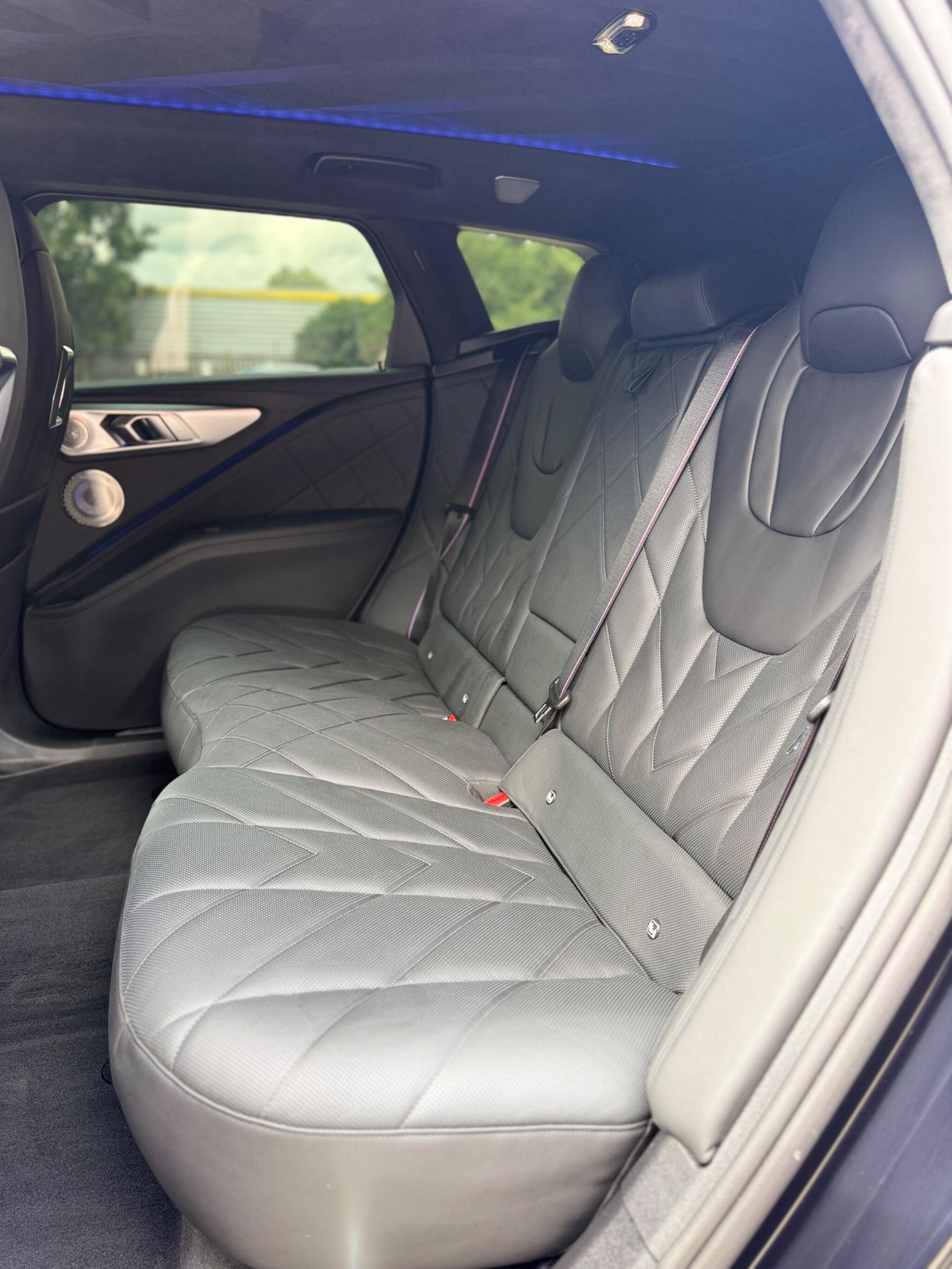 BMW XM view 20