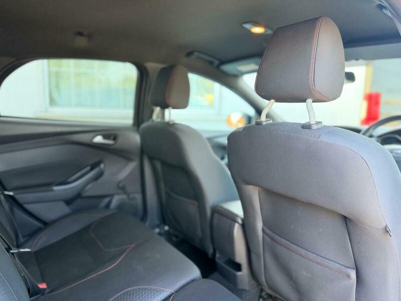 Ford Focus view 19