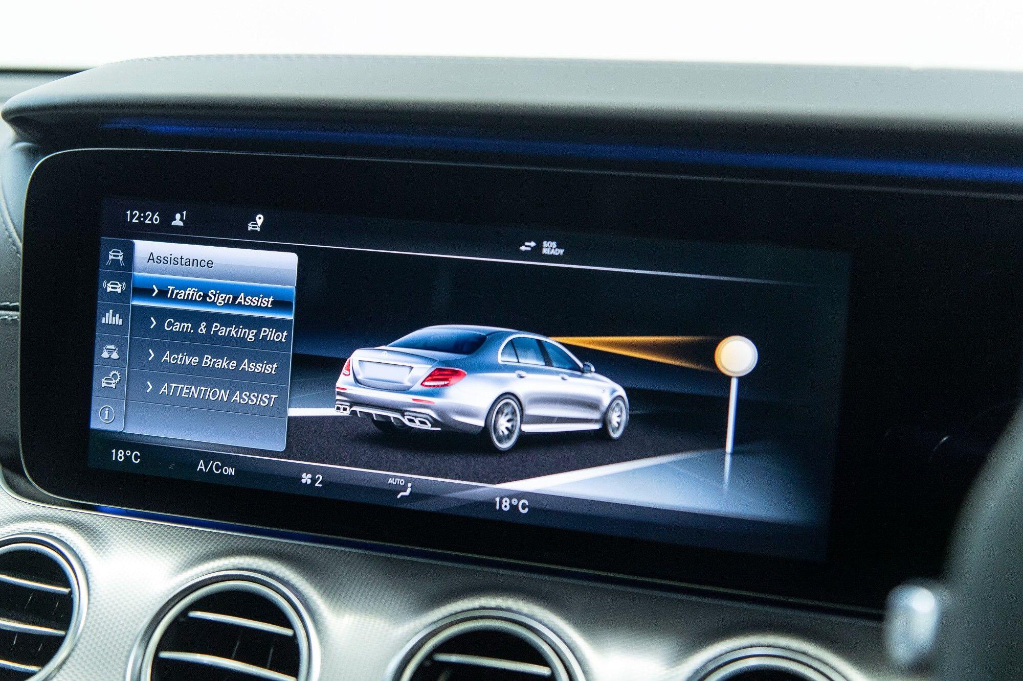 Mercedes-Benz E Class view 26
