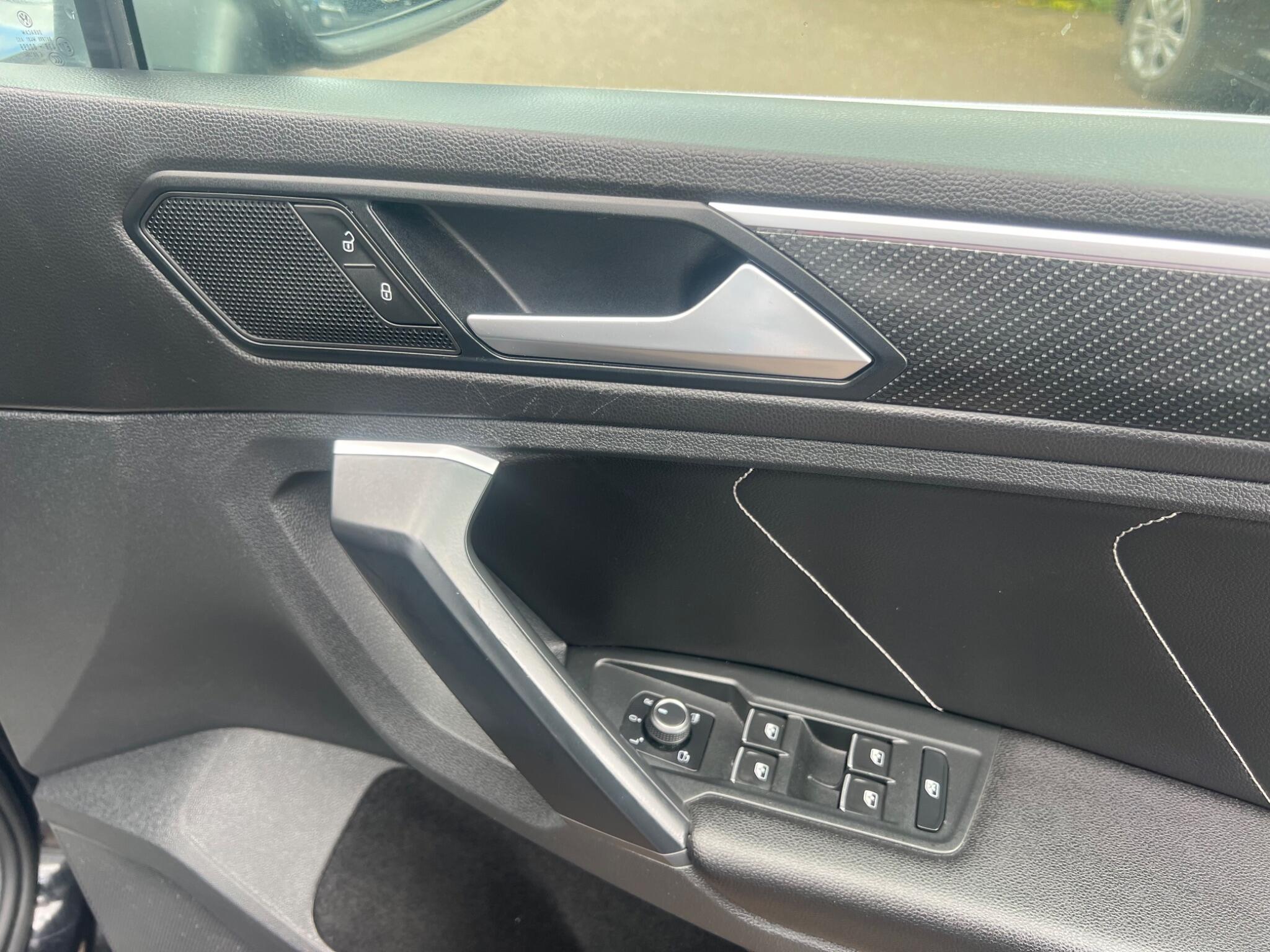 Volkswagen Tiguan view 14