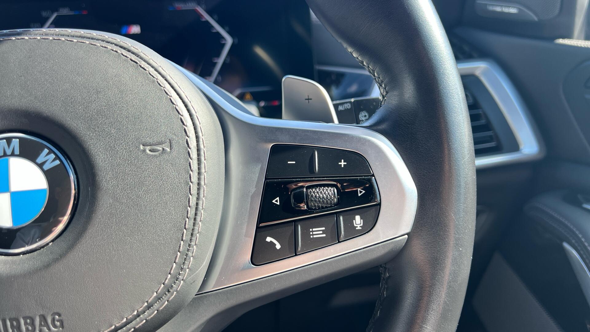 BMW X7 view 18