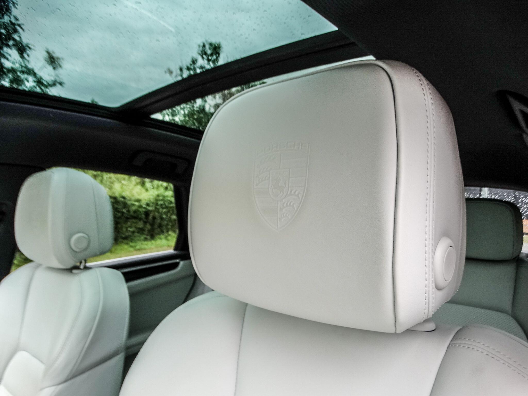 Porsche Macan view 15