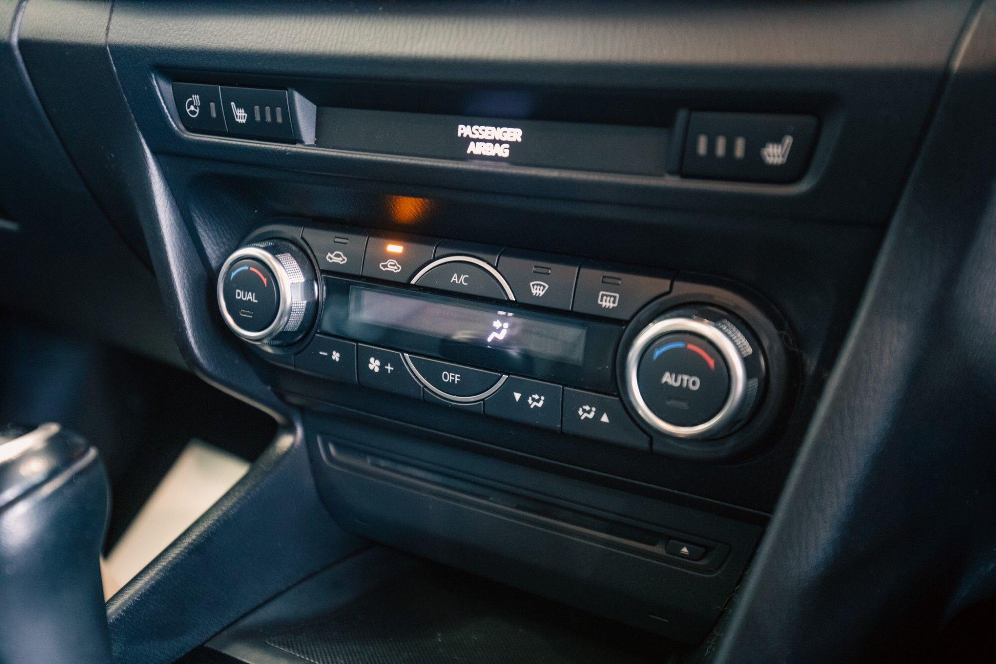 Mazda Mazda3 view 18