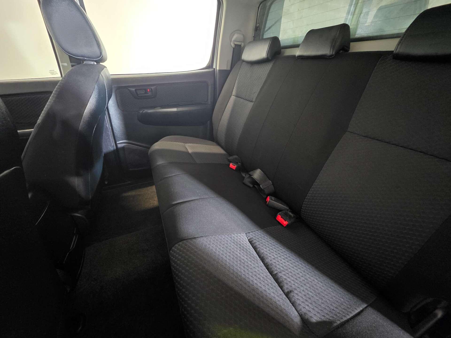 Toyota Hilux view 39