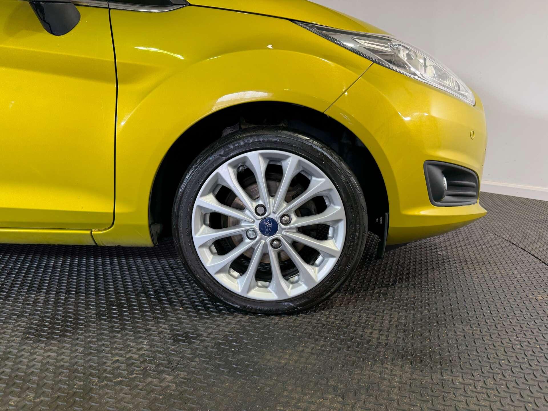 Ford Fiesta view 64
