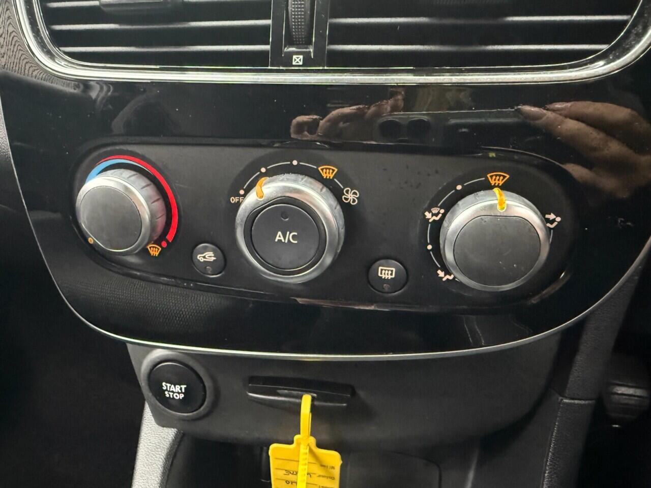 Renault Clio view 18