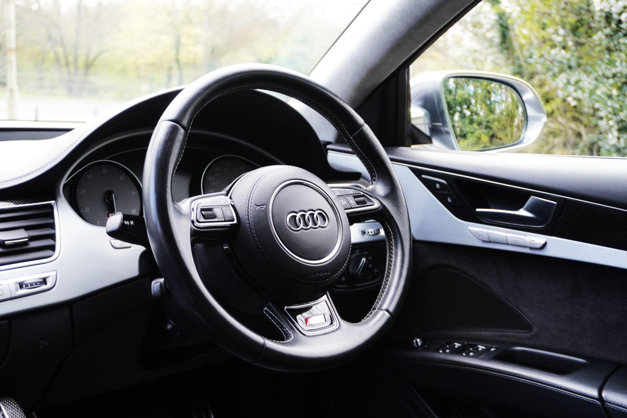 Audi S8 view 23