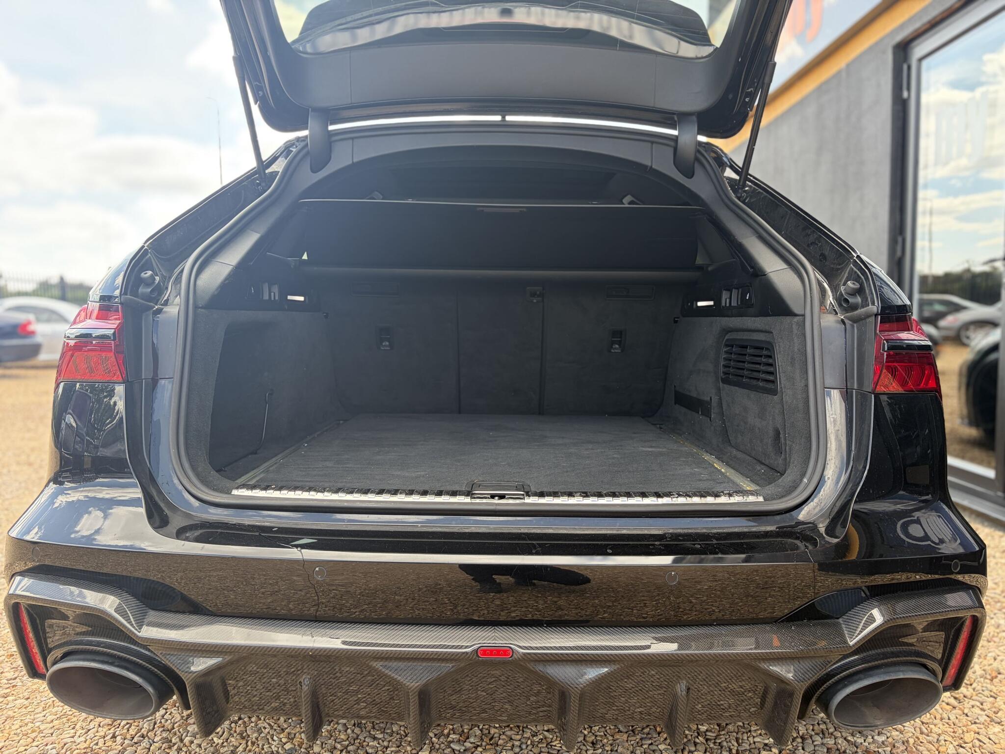 Audi RS6 Avant view 20