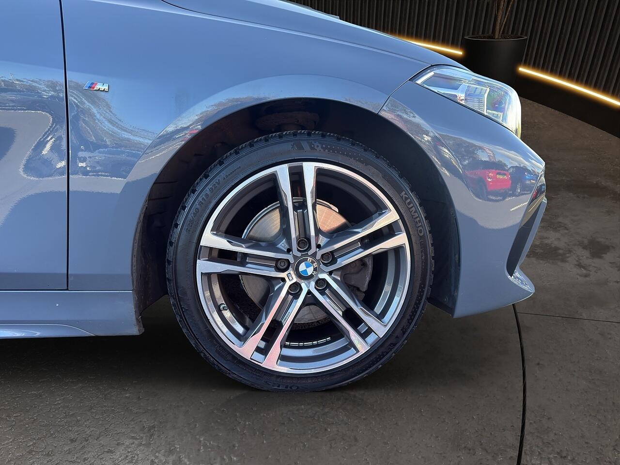 BMW 1 Series view 15