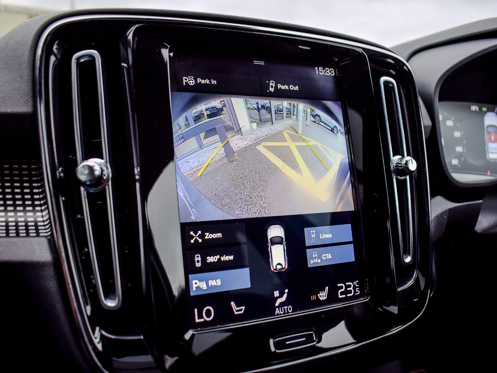 Volvo XC40 view 15