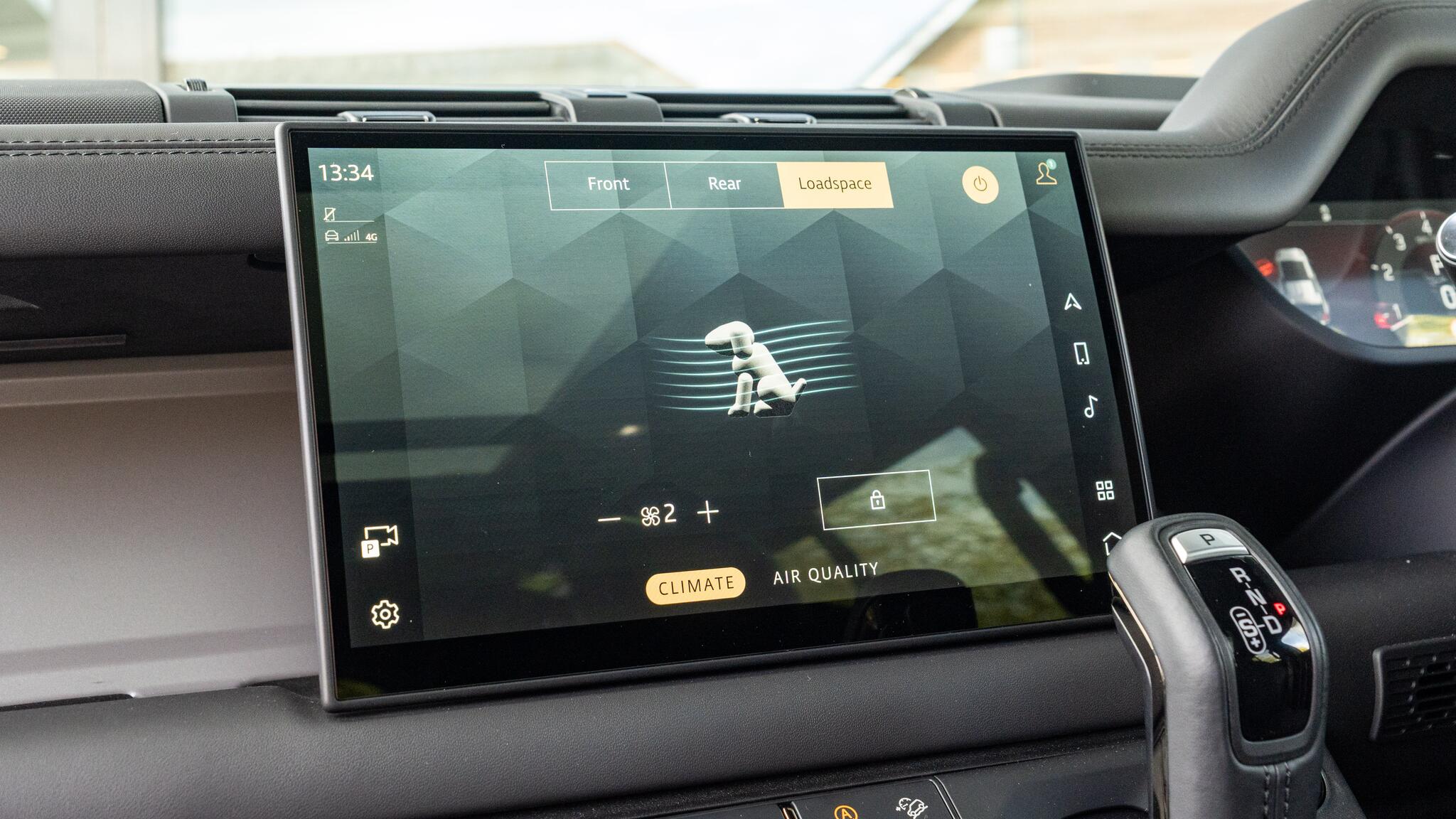 Land Rover Defender view 64