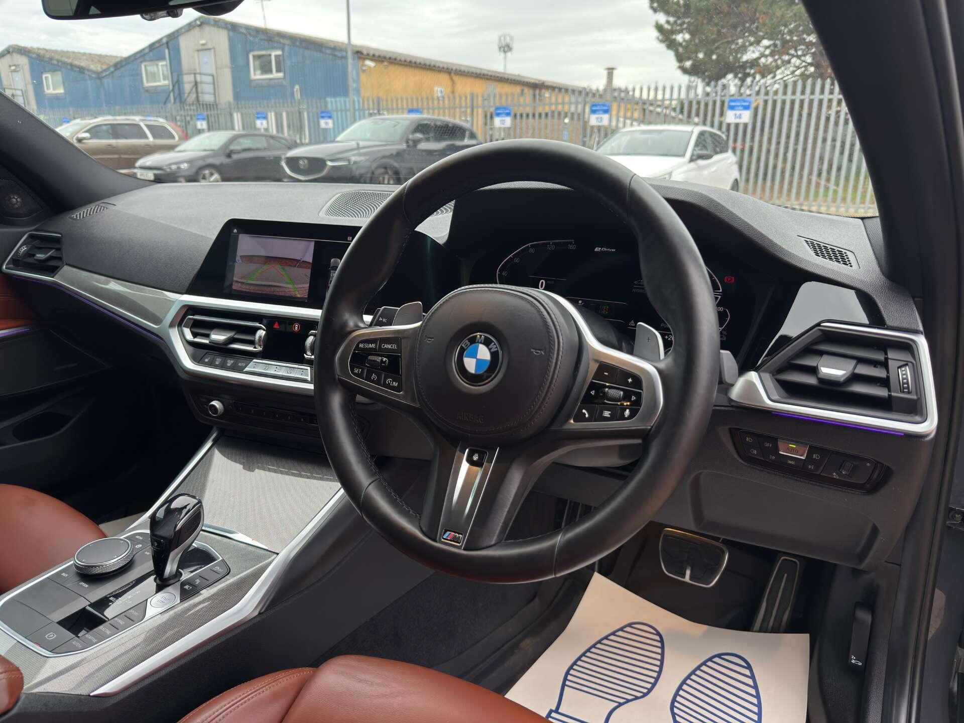 BMW 3 Series view 24