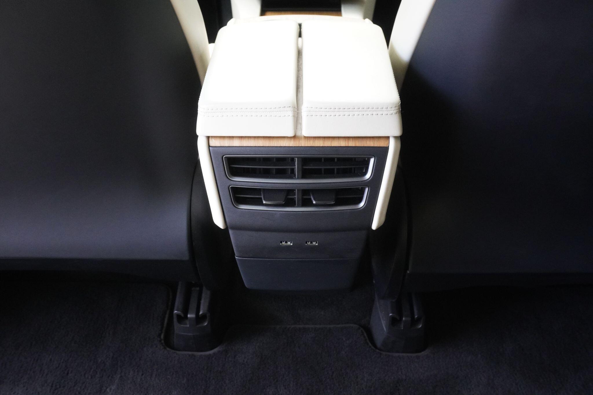 Tesla Model X view 65