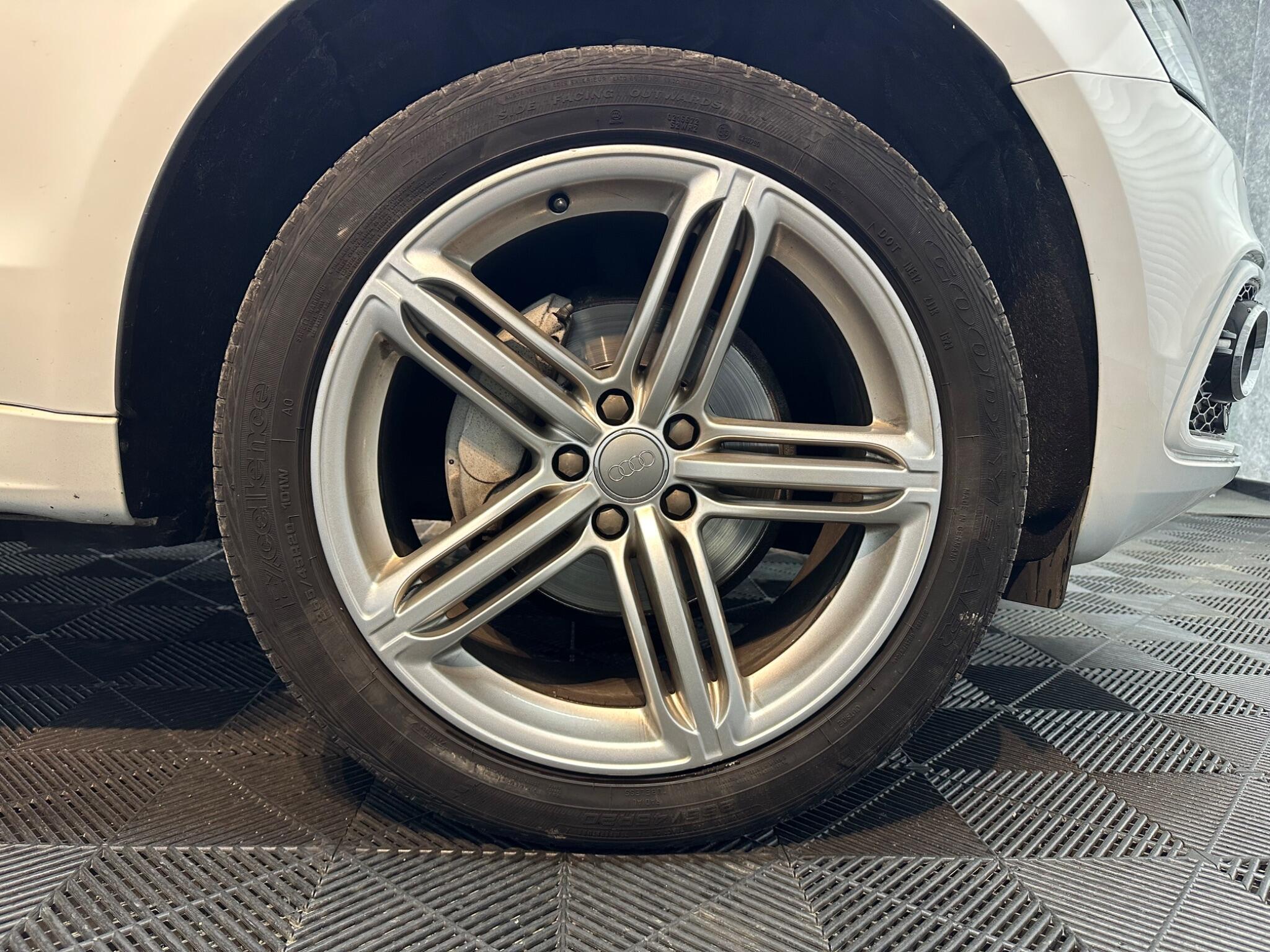 Audi Q5 view 25