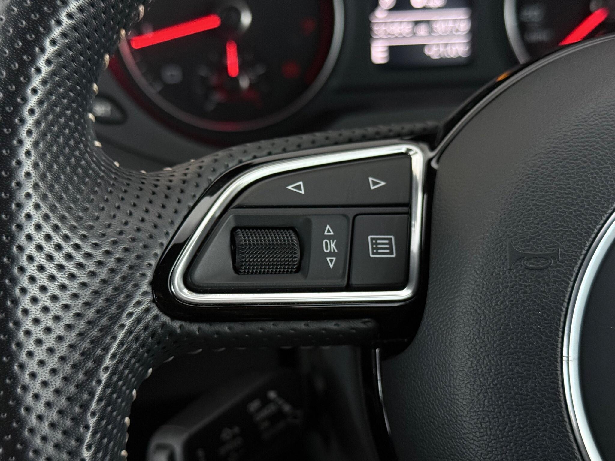 Audi Q3 view 16