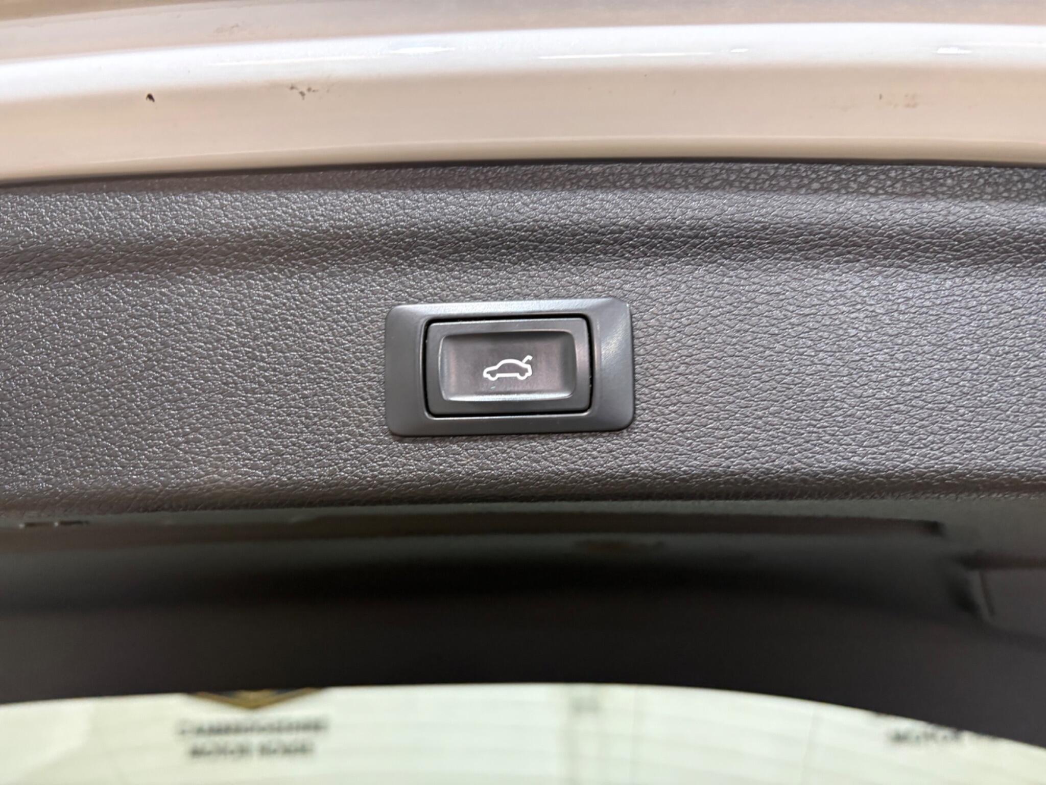 Audi Q3 view 38