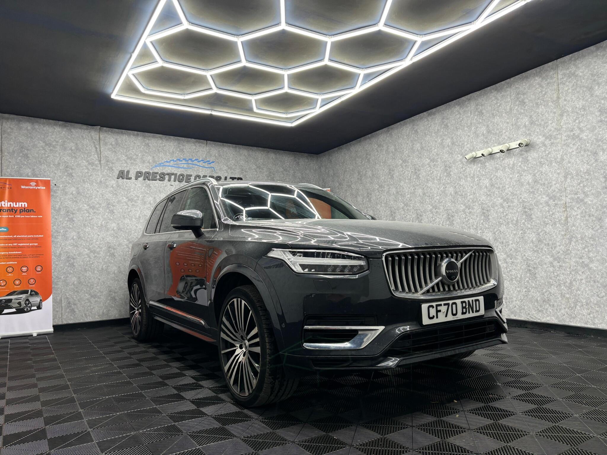 Volvo XC90 view 3