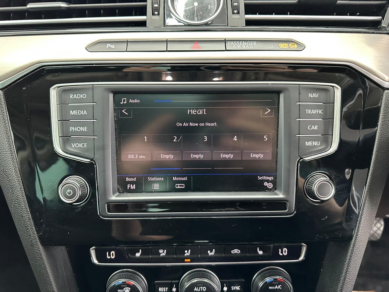 Volkswagen Passat view 38