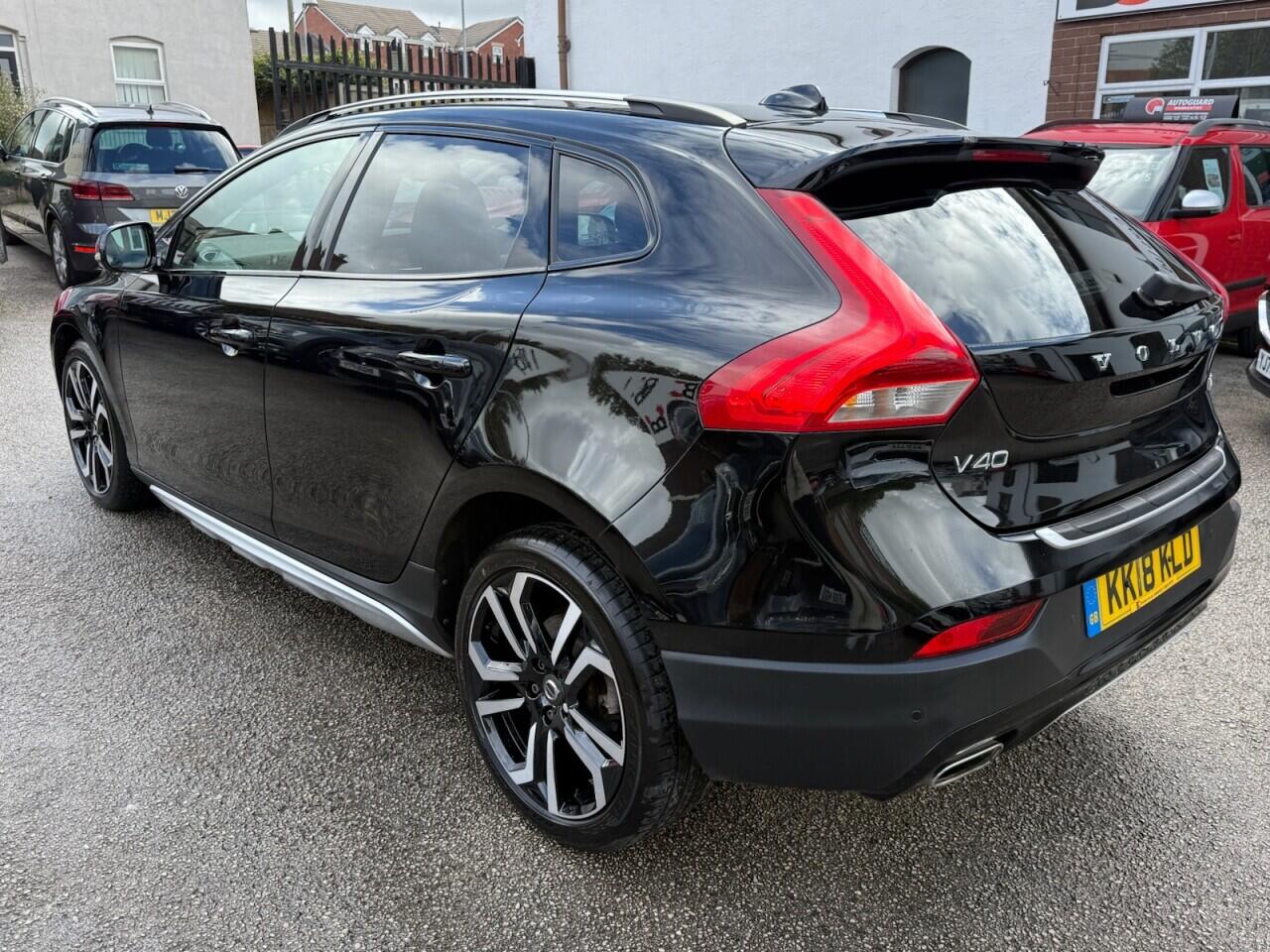 Volvo V40 Cross Country view 17