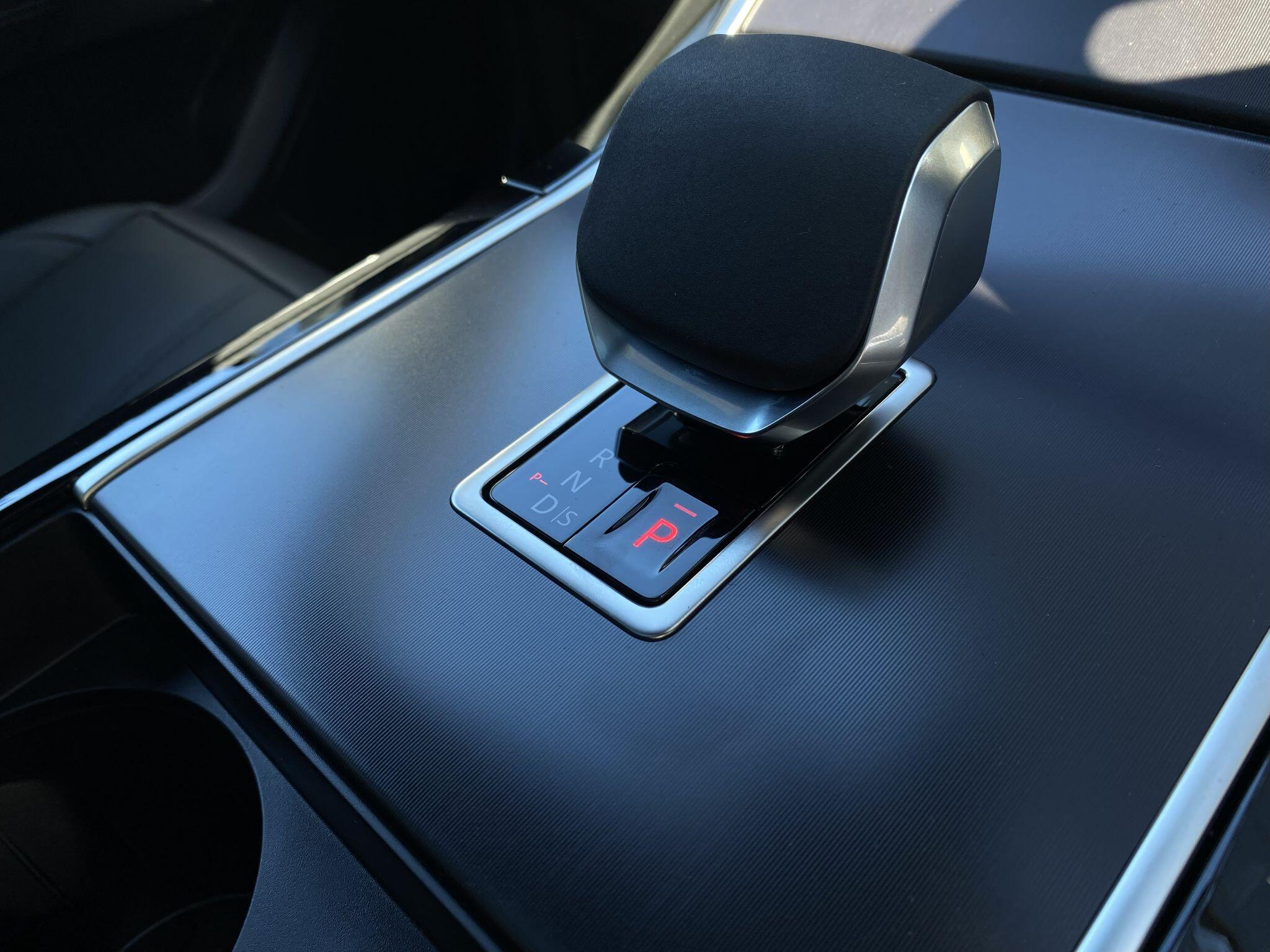 Land Rover Range Rover Velar view 14