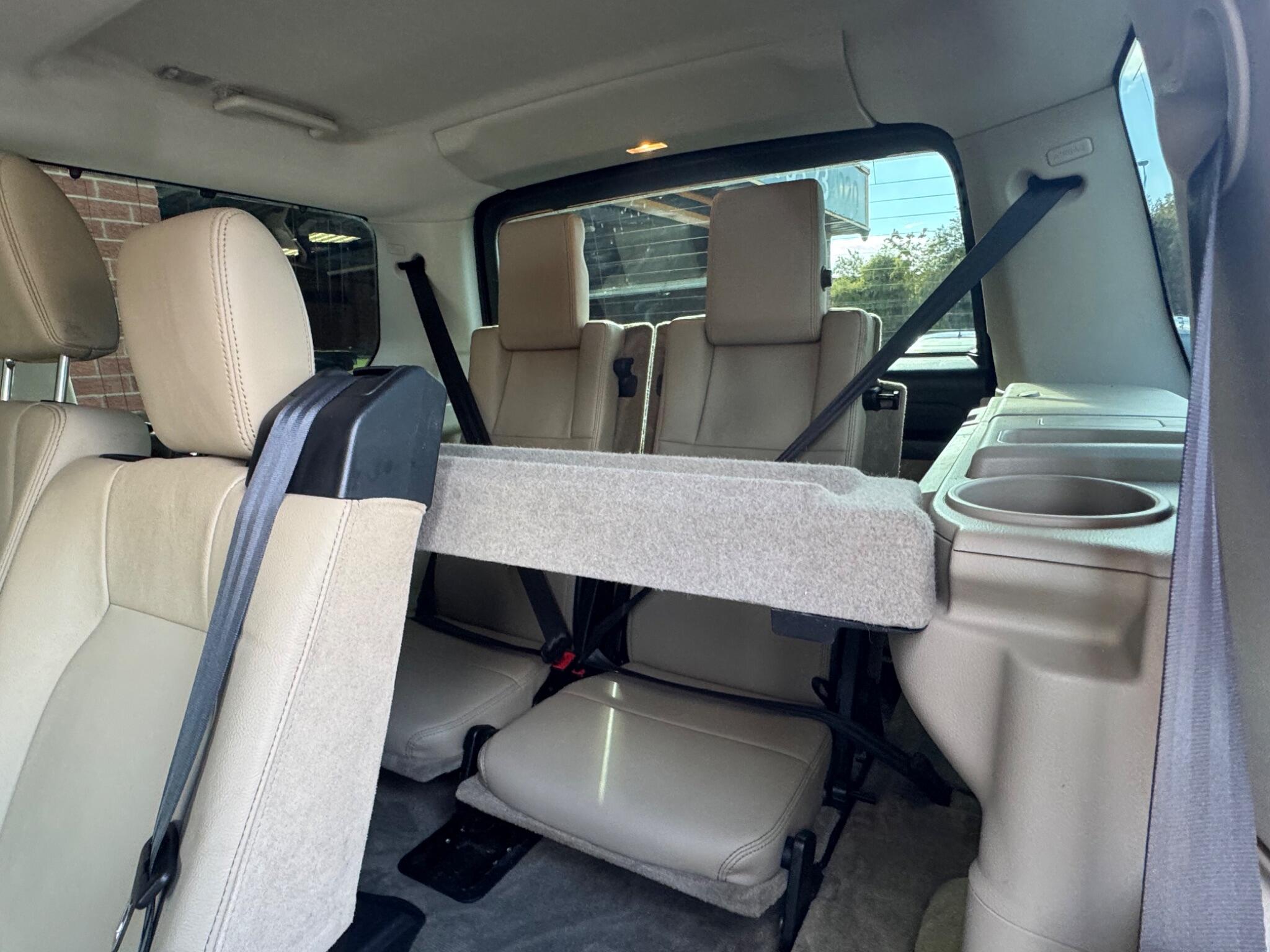 Land Rover Discovery 4 view 8