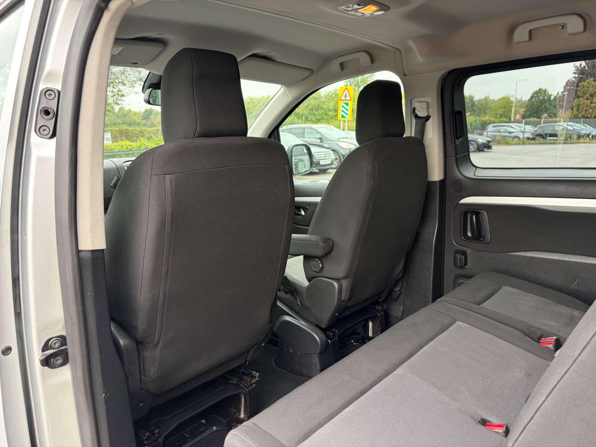 Peugeot Traveller view 20
