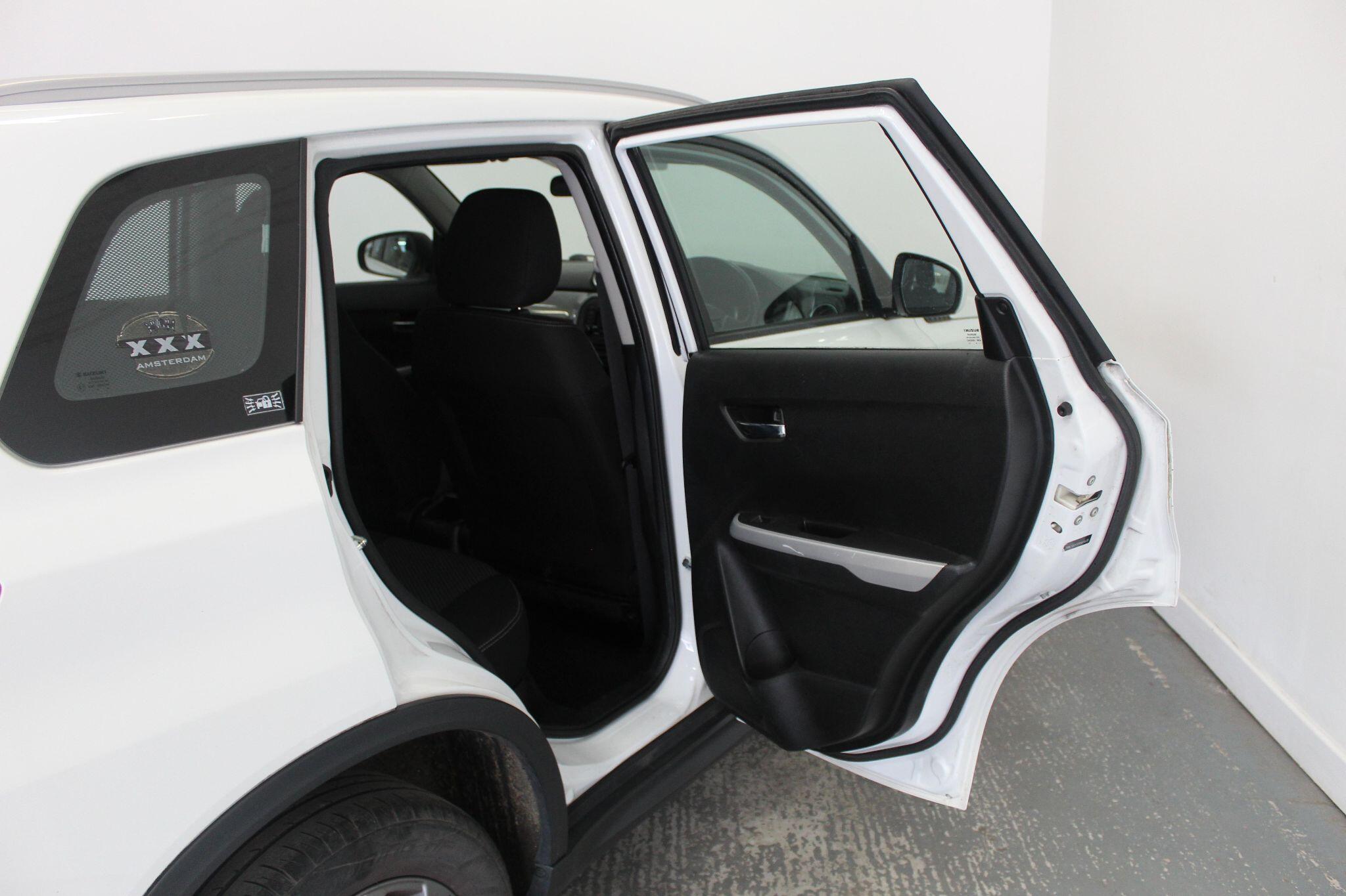 Suzuki Vitara view 24