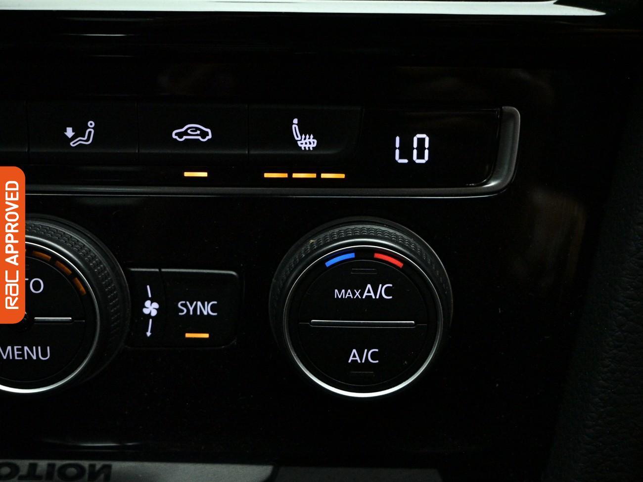 Volkswagen Golf view 19