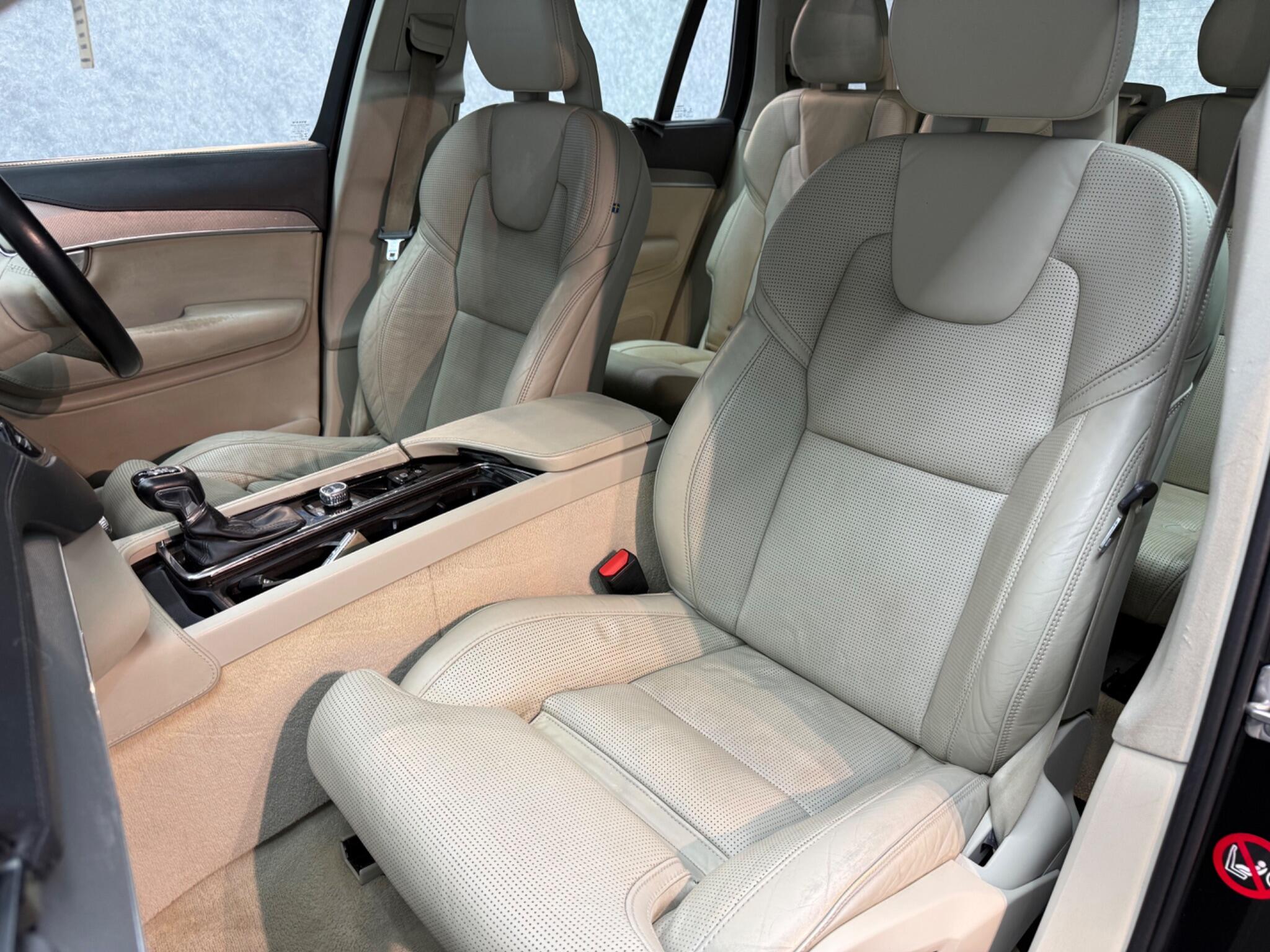 Volvo XC90 view 12