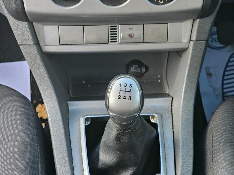 2008 Ford Focus image 17