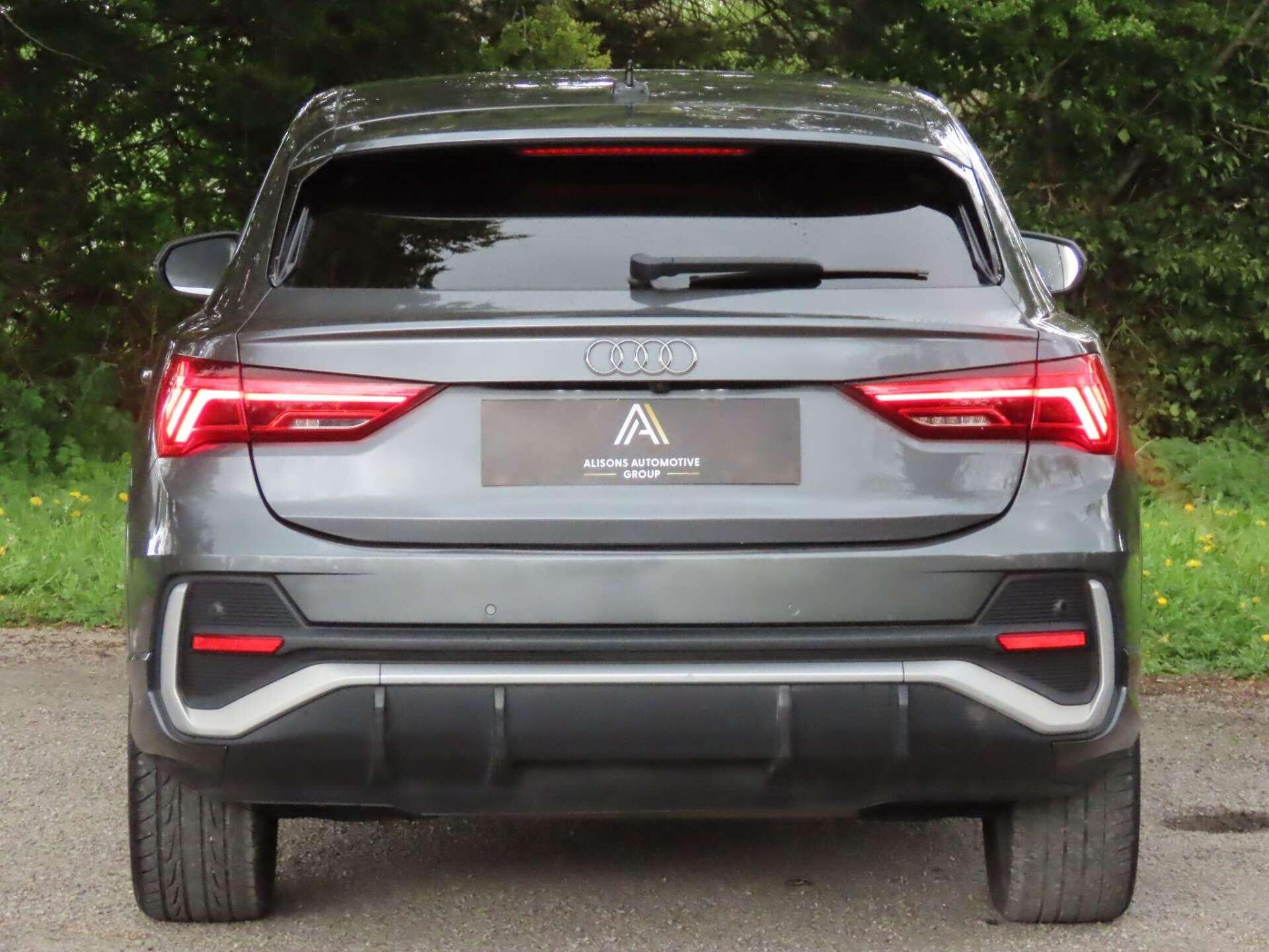 Audi Q3 view 5