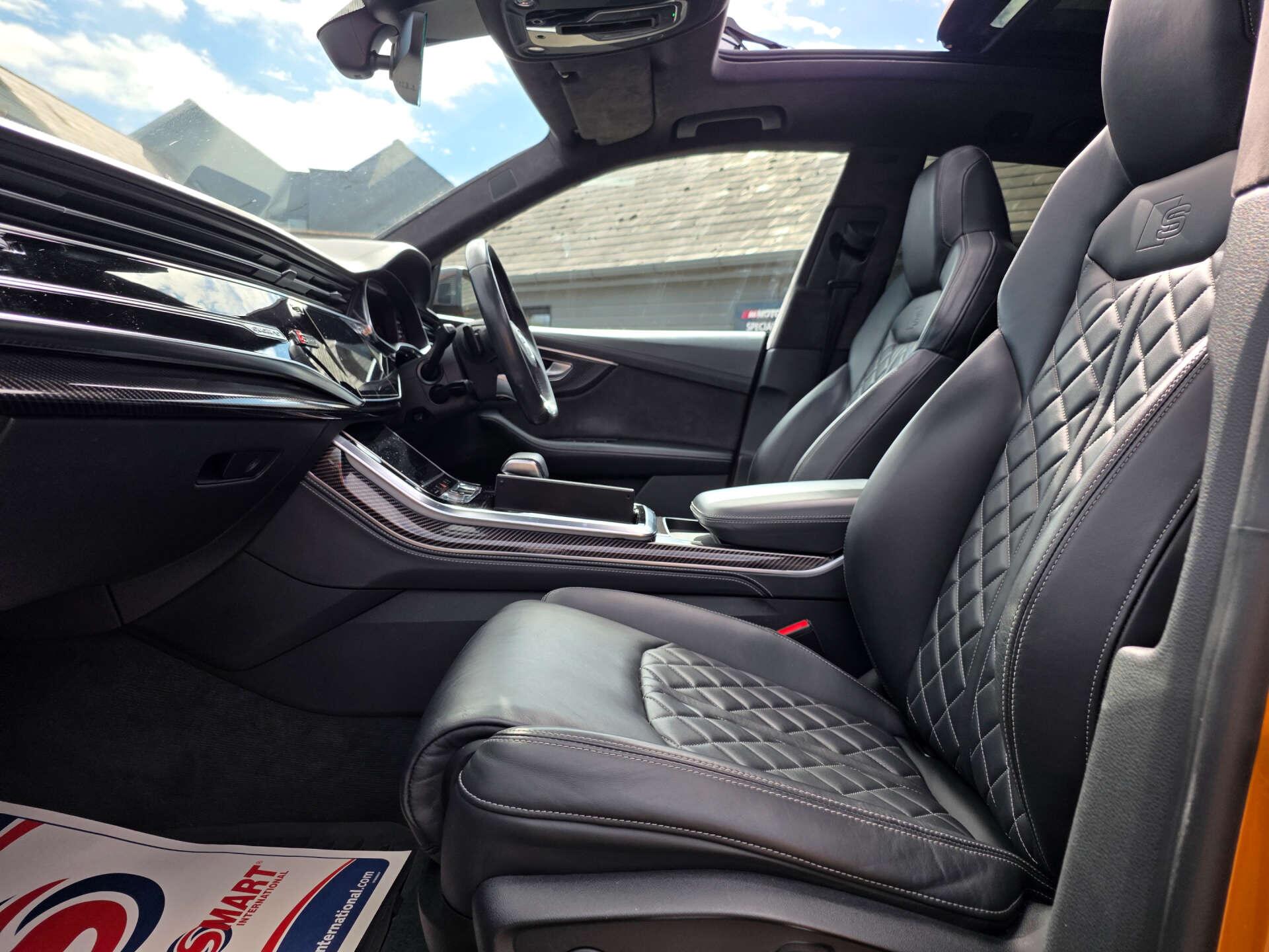Audi Q8 view 26
