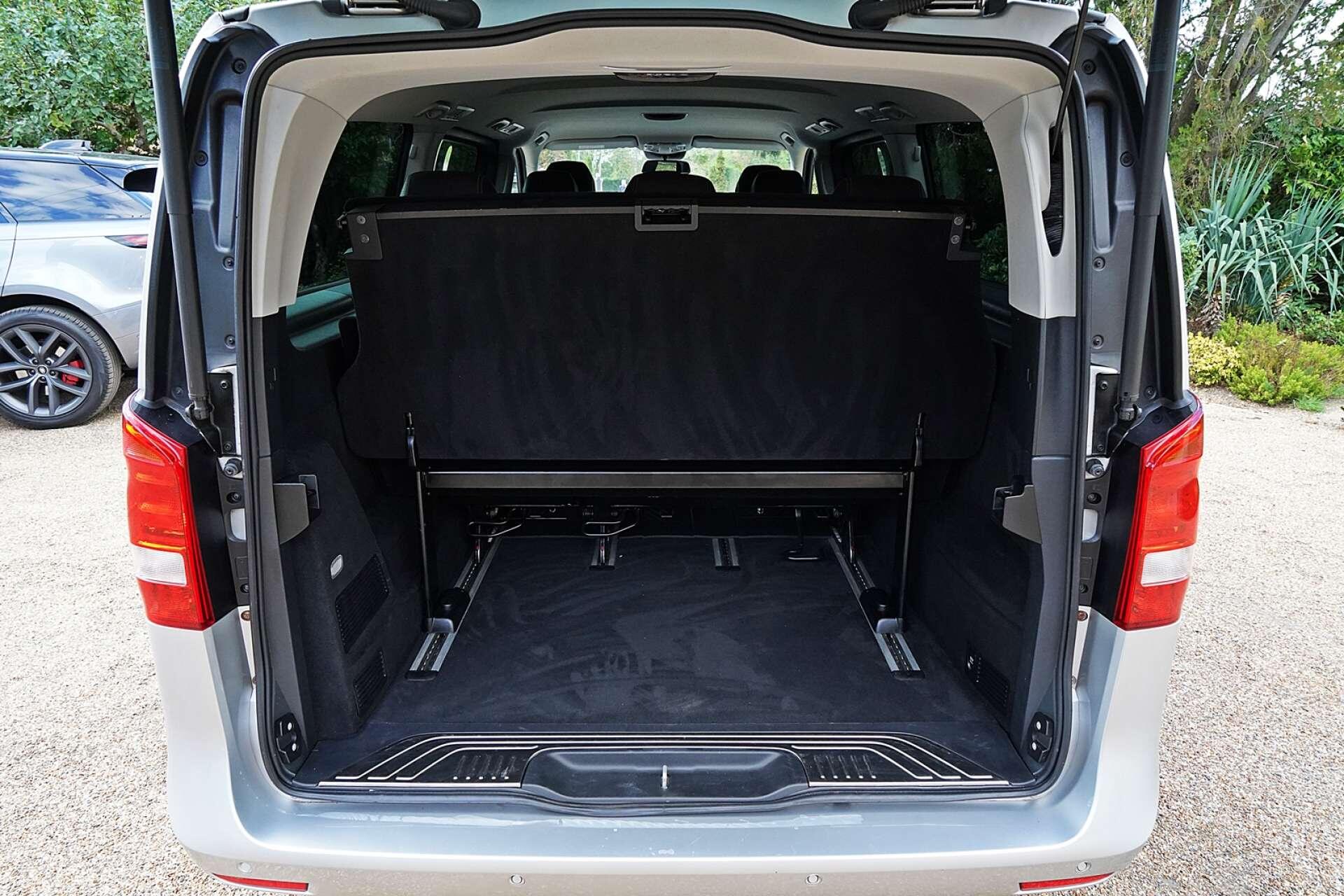 Mercedes-Benz V-Class view 14