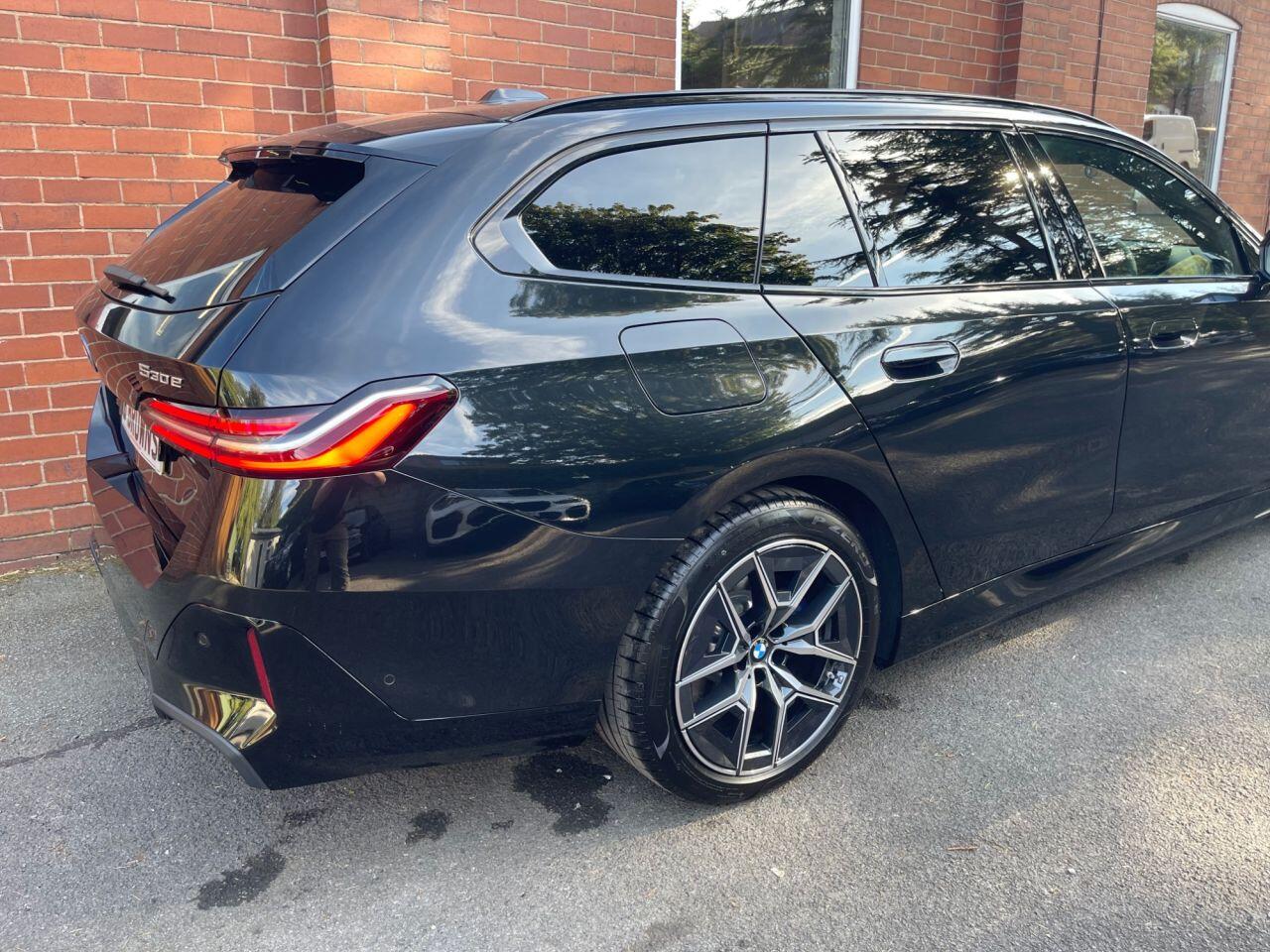BMW 5 Series view 7