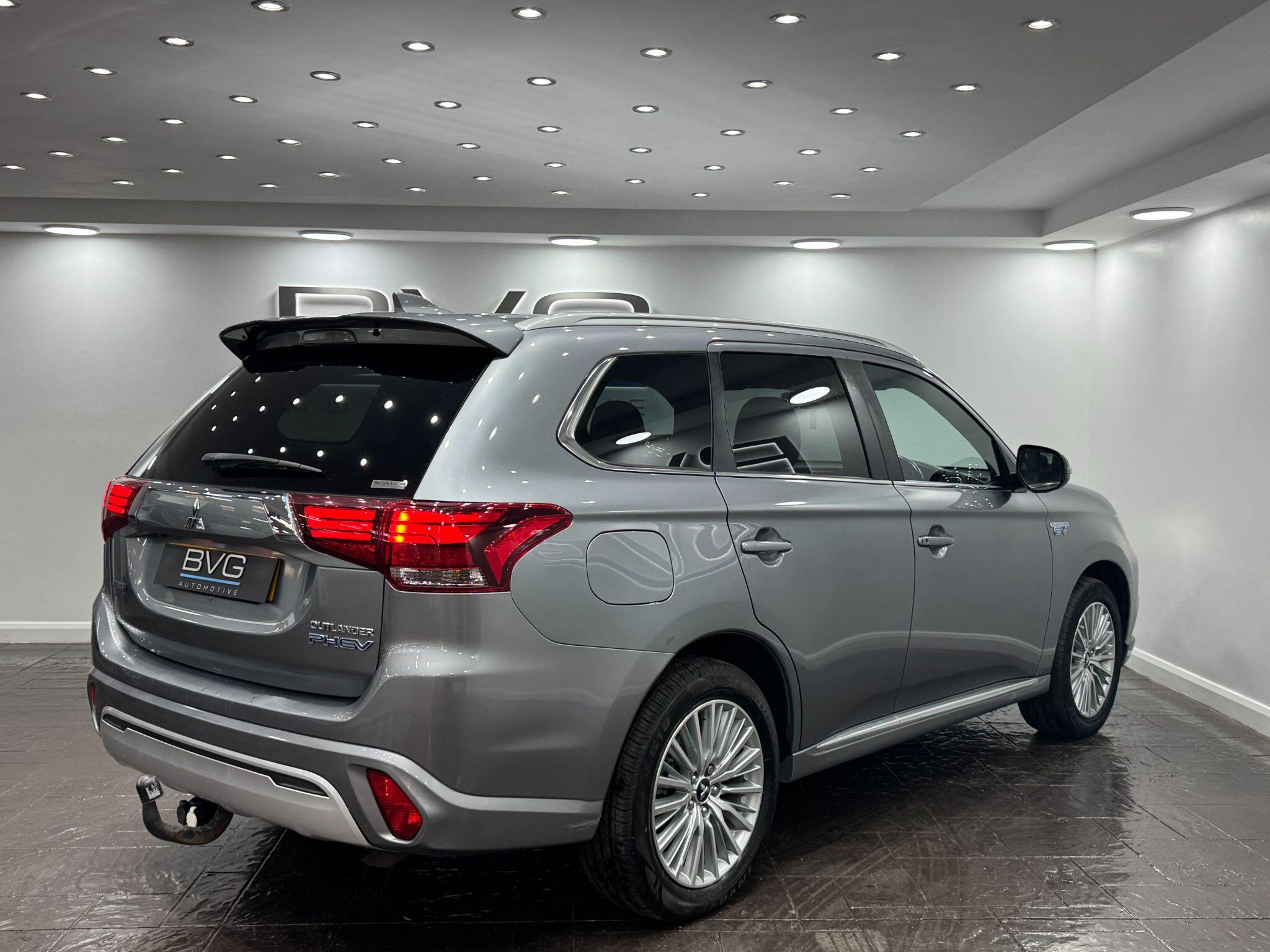 Mitsubishi Outlander view 9