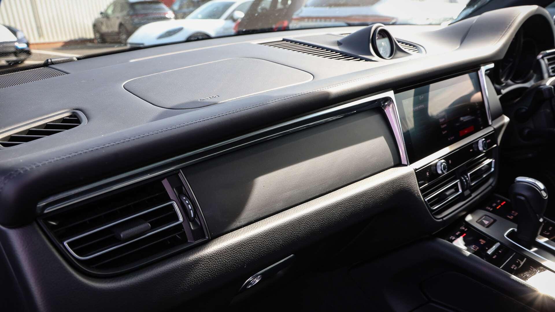 Porsche Macan view 22