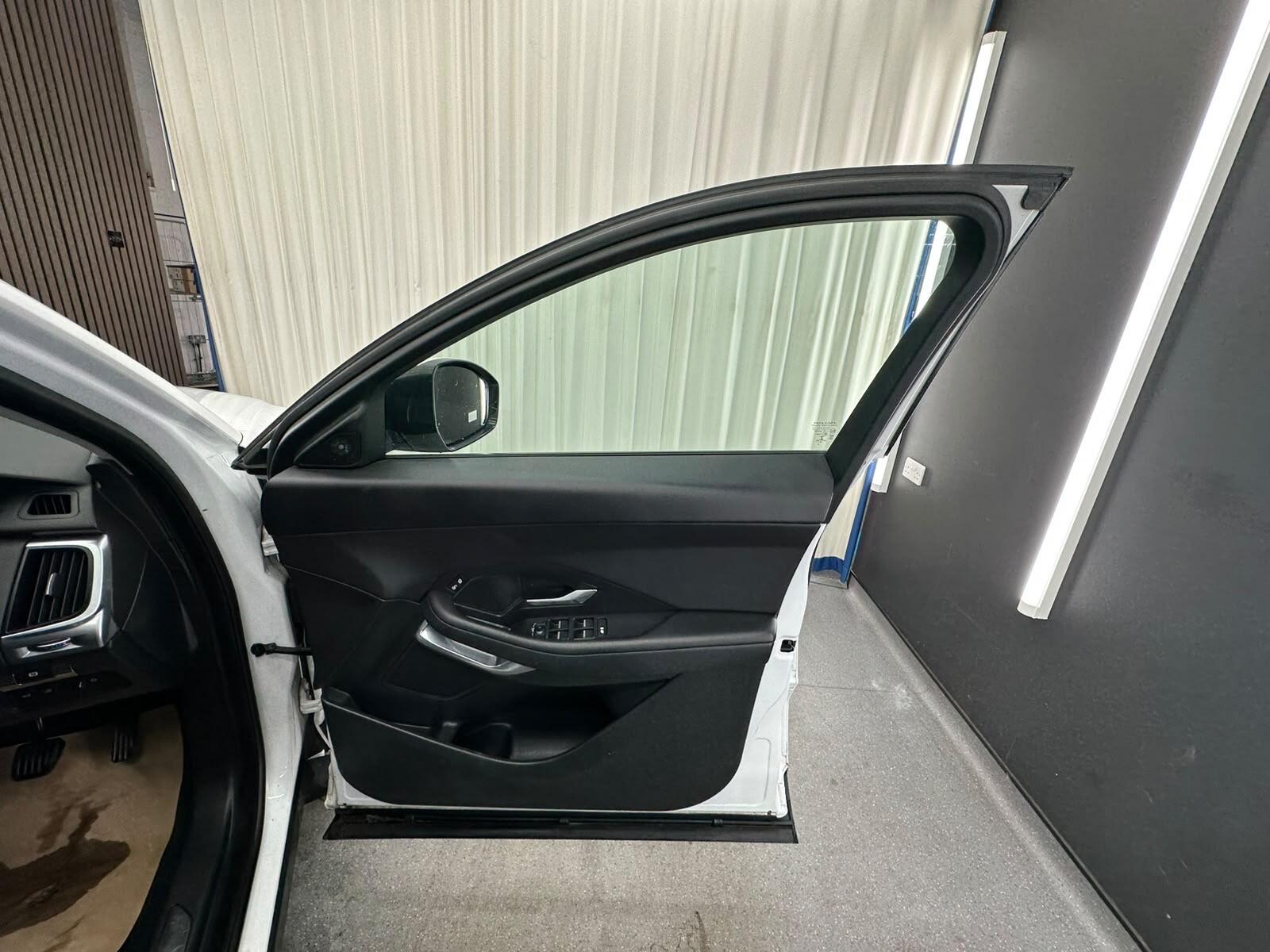 Jaguar E-Pace view 17