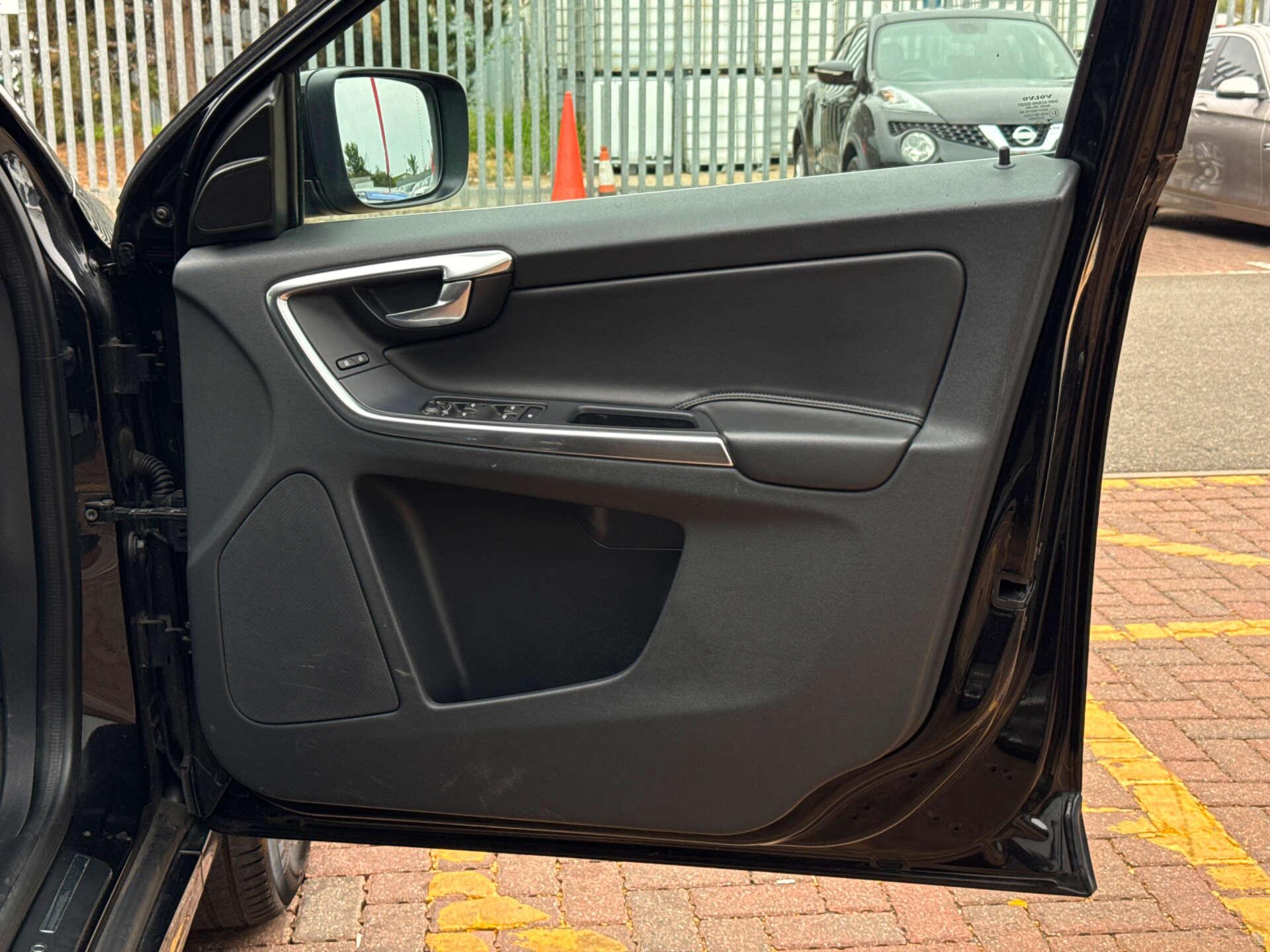 Volvo XC60 view 17