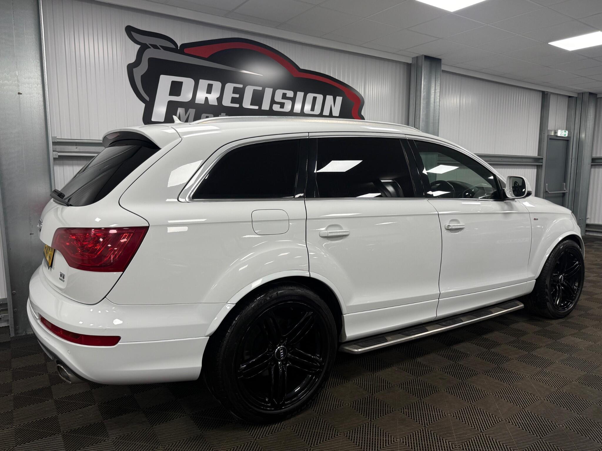 Audi Q7 view 14