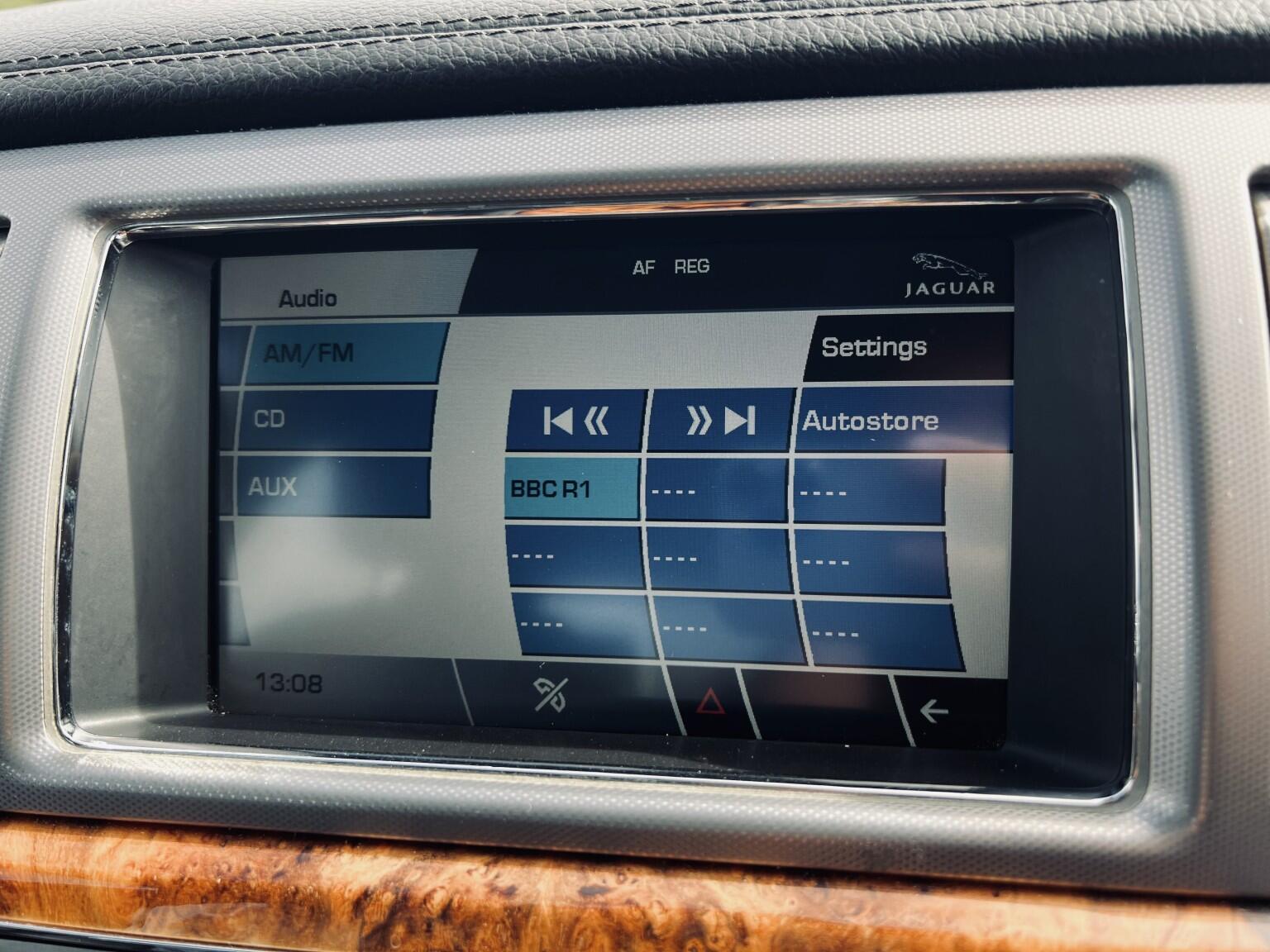 Jaguar XF view 22