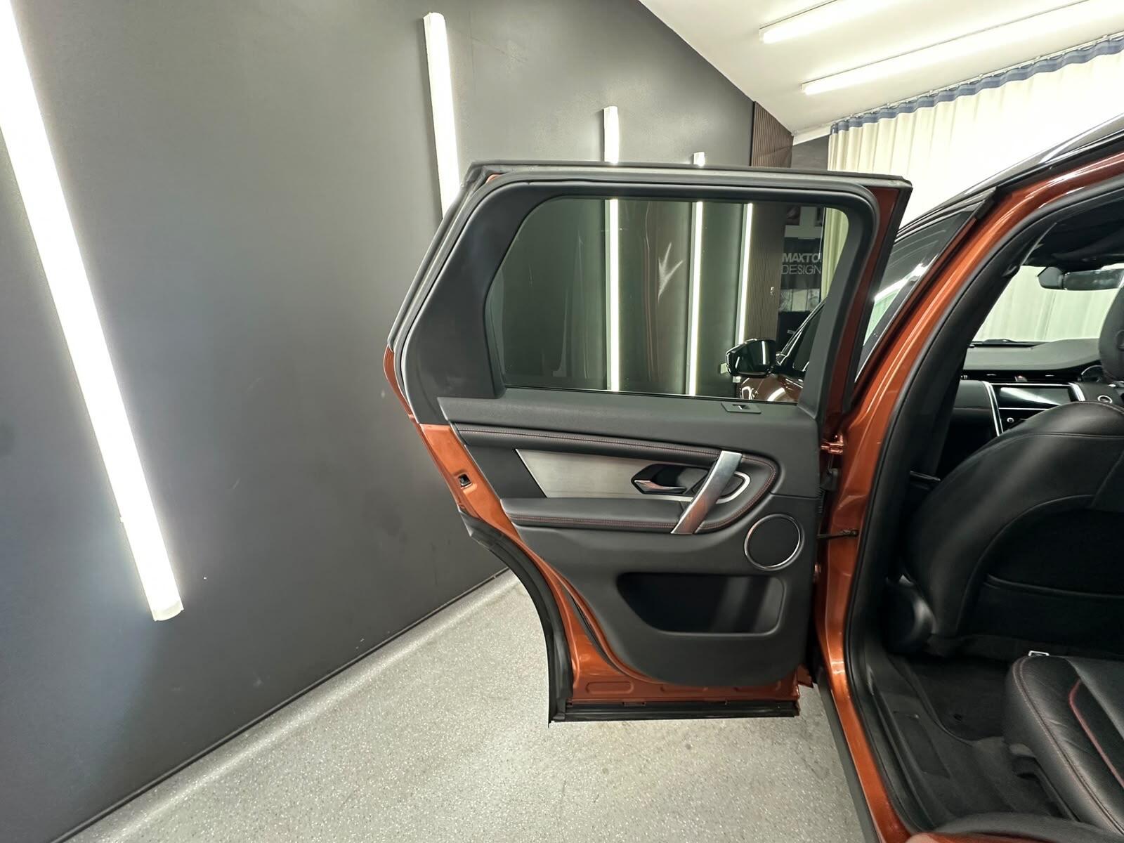 Land Rover Discovery Sport view 16