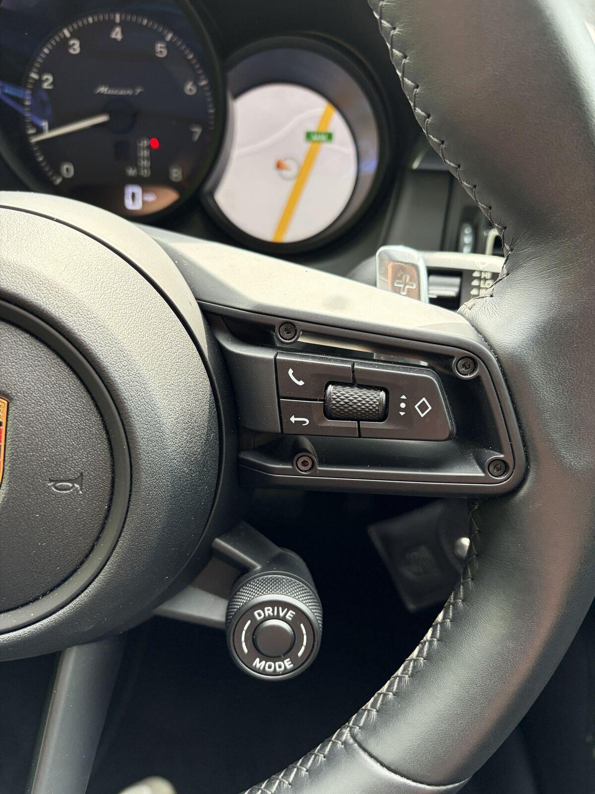 Porsche Macan view 18