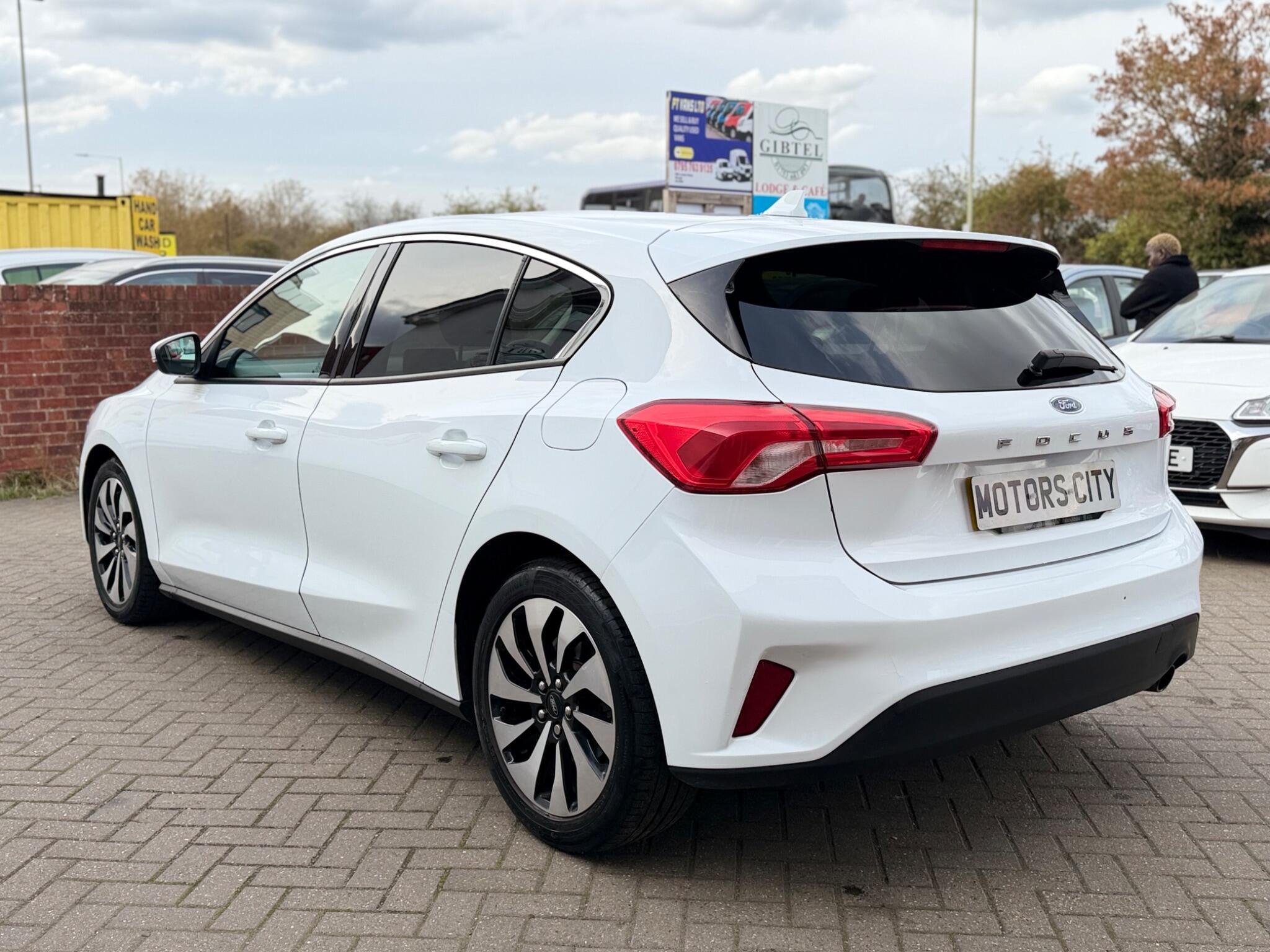 Ford Focus view 7
