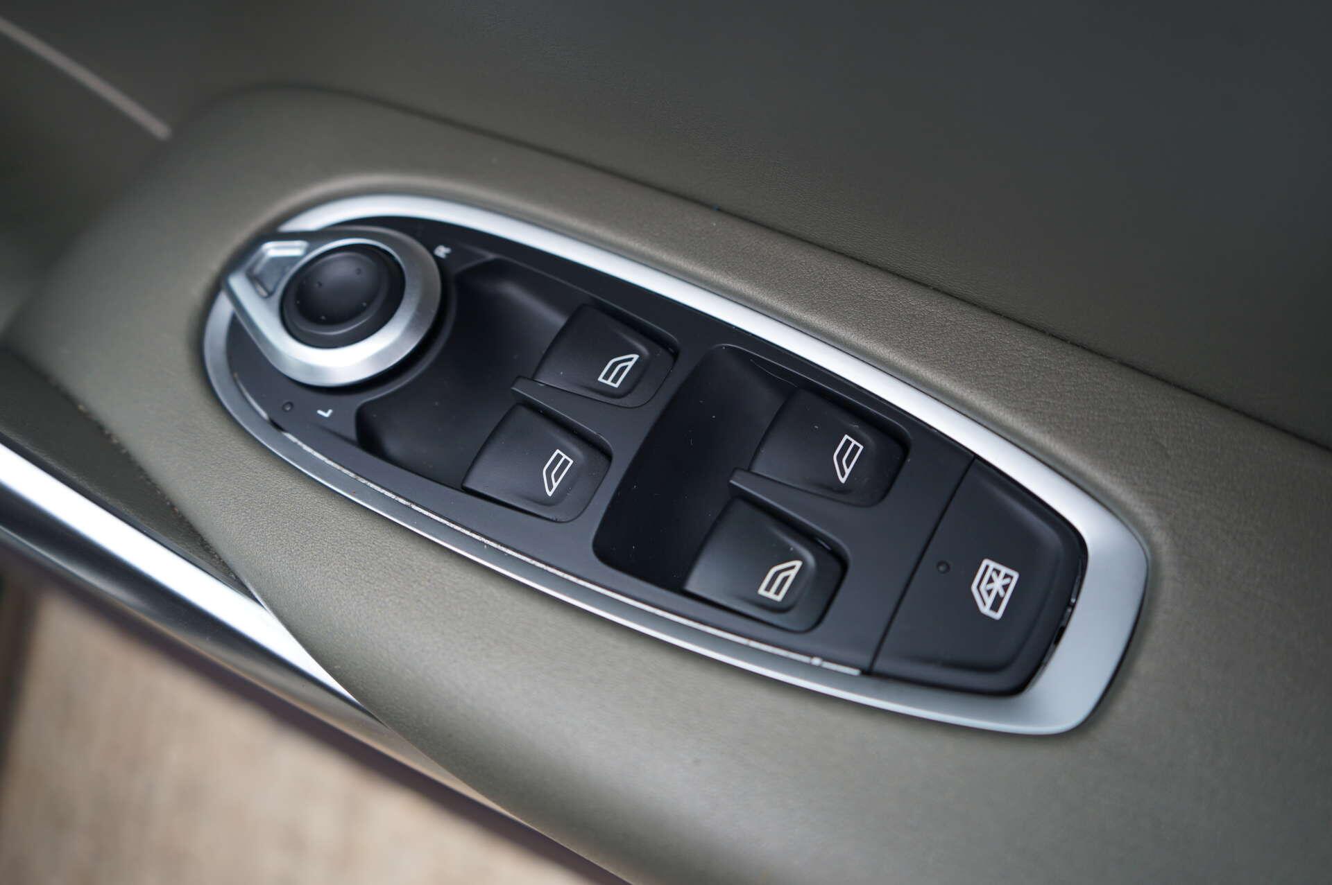 Aston Martin DBX view 14