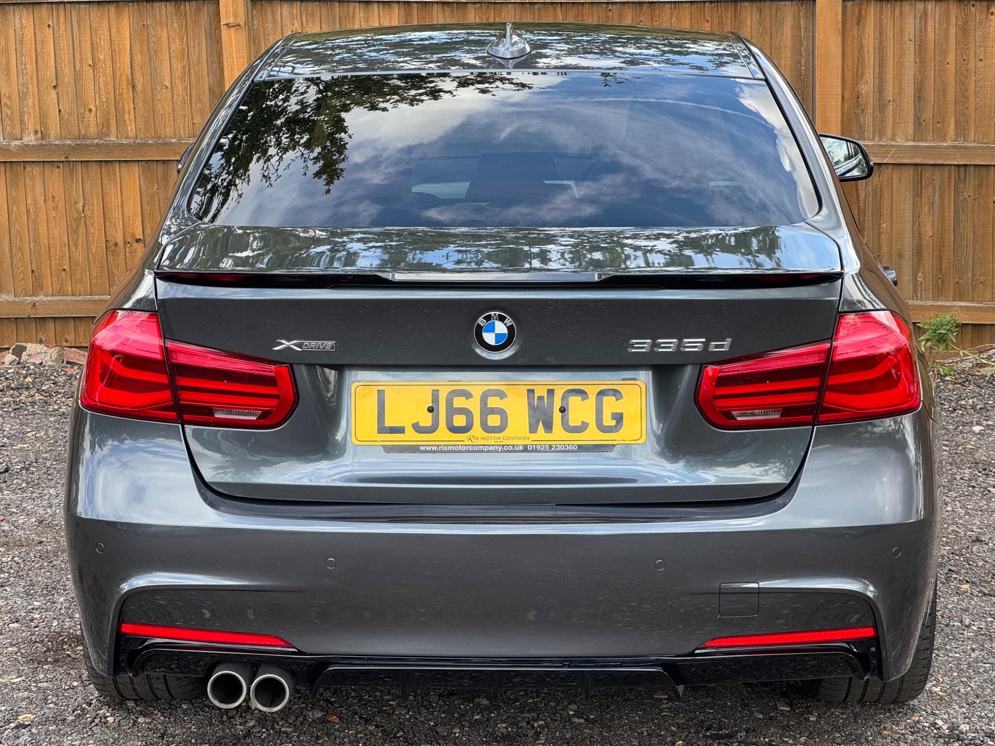 BMW 3 Series view 10
